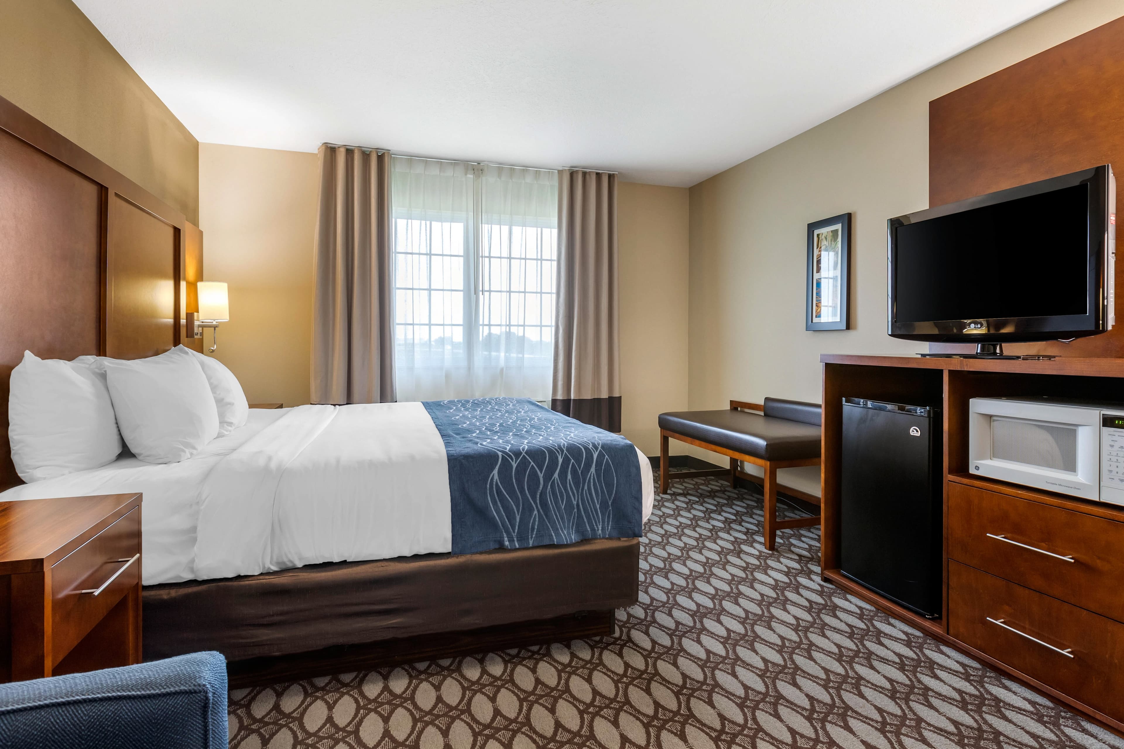 Comfort Inn Story City - Image 5