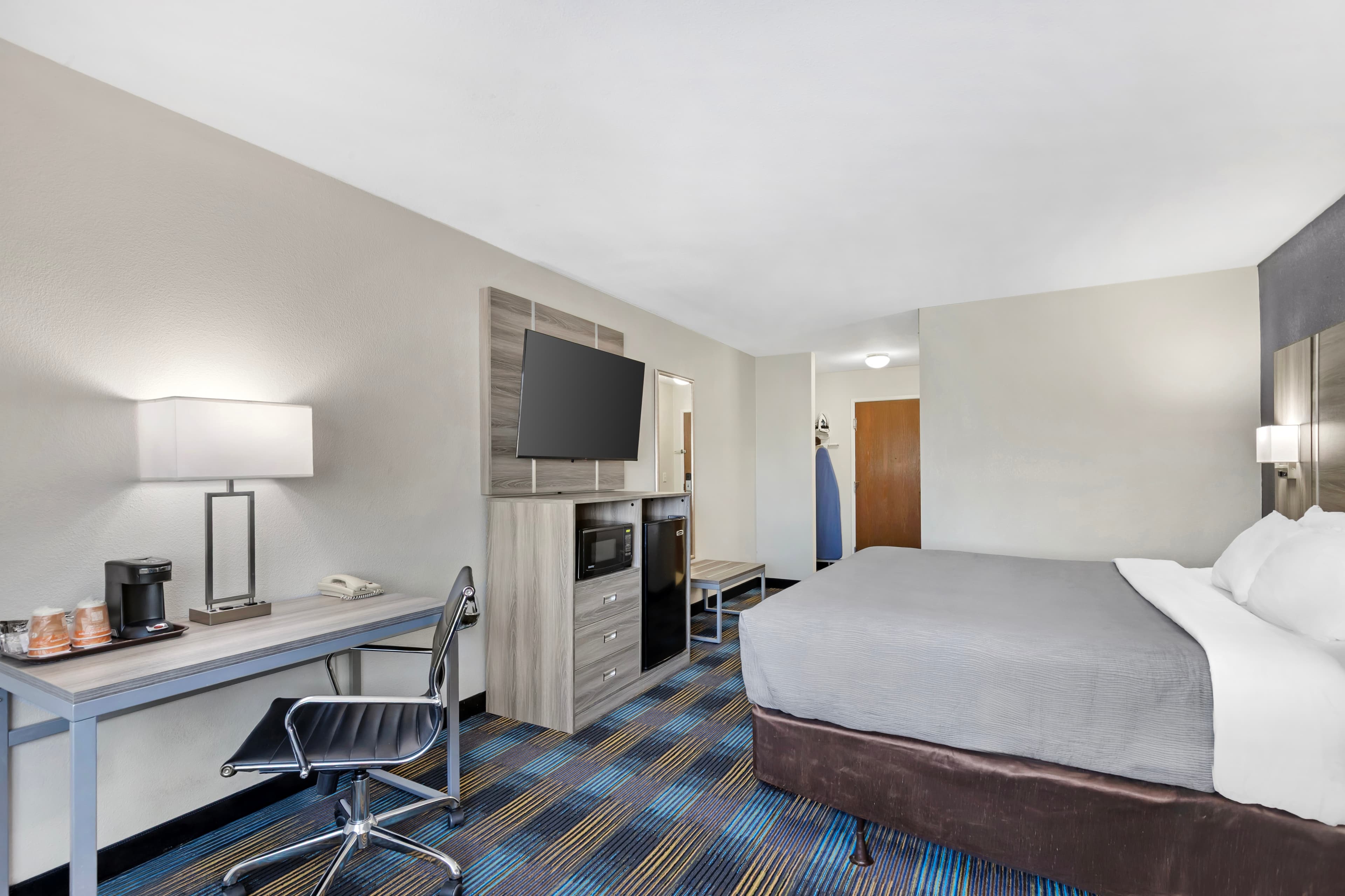 Quality Inn & Suites Fort Madison near Hwy 61 - Image 3