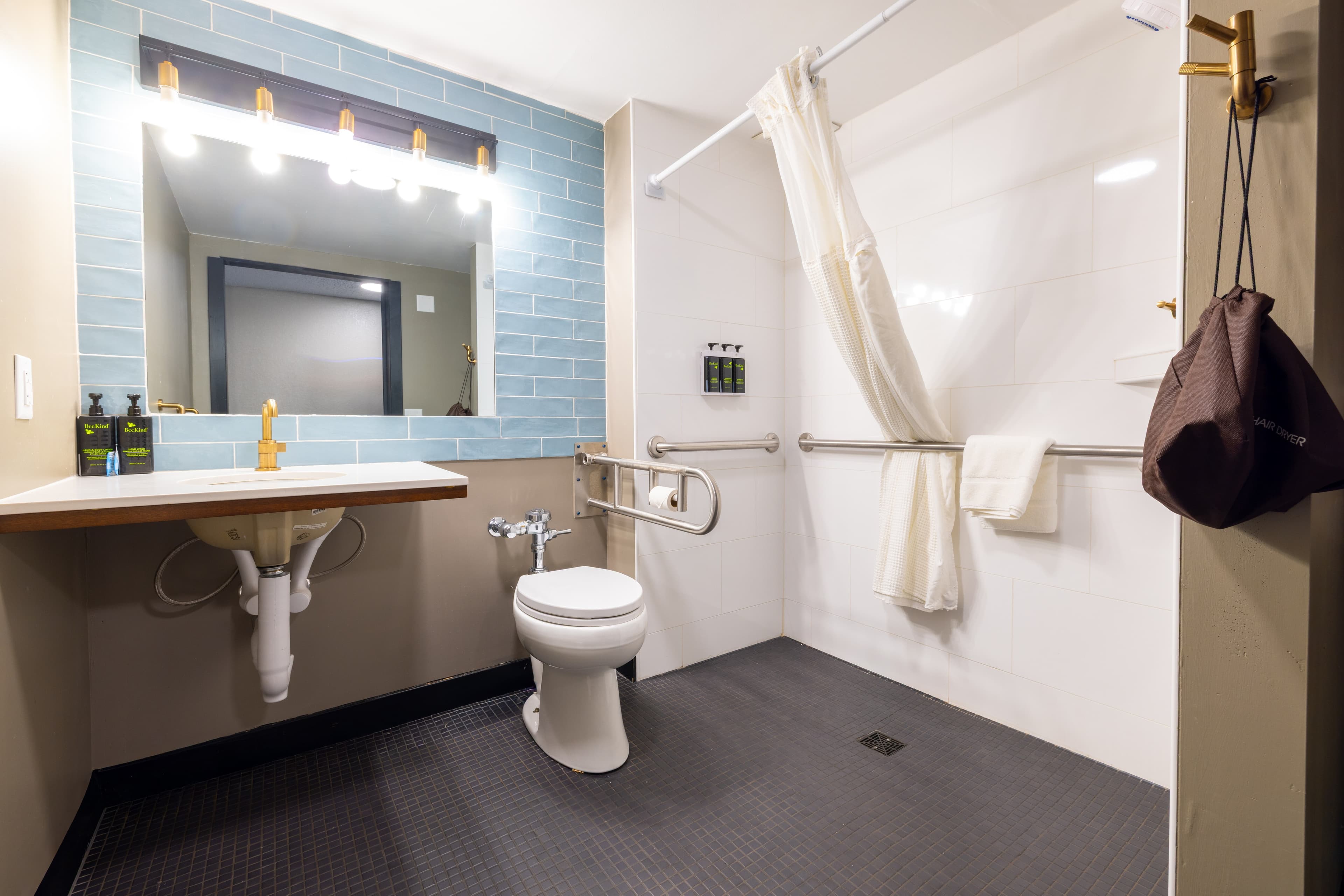 The Highlander Hotel Iowa City, an Ascend Collection Hotel — 59