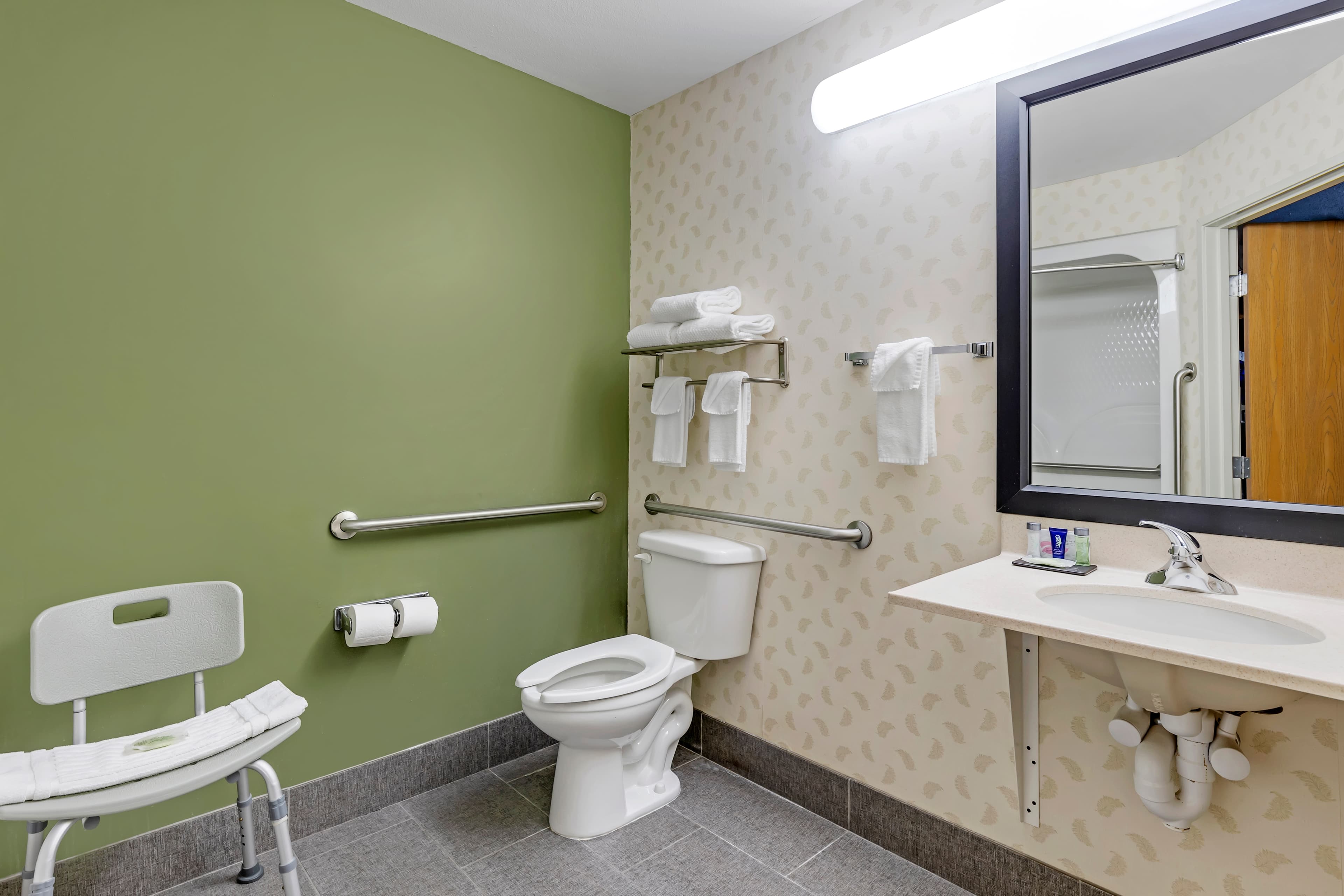Sleep Inn & Suites Charles City — 6