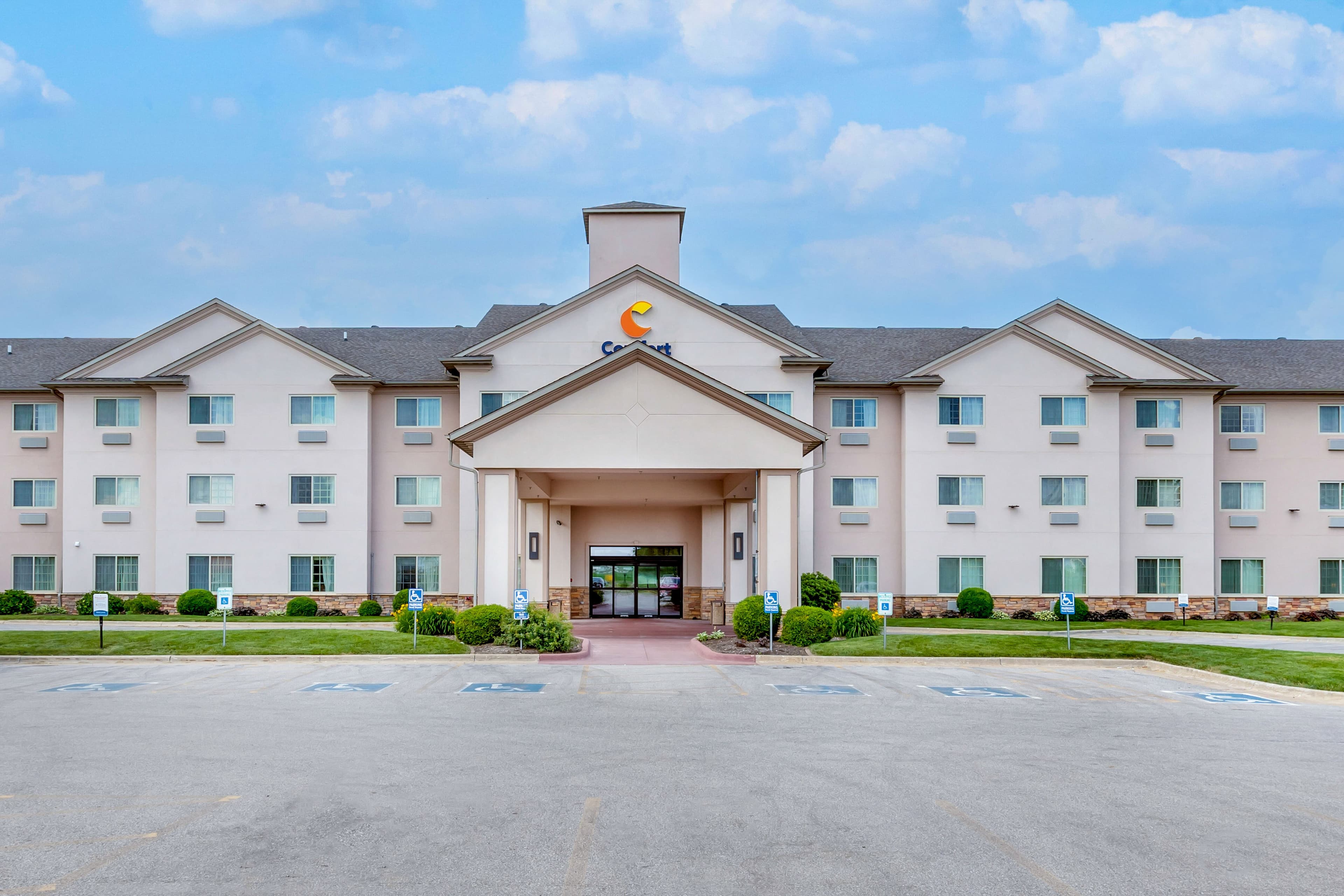 Comfort Suites Burlington - Image 1
