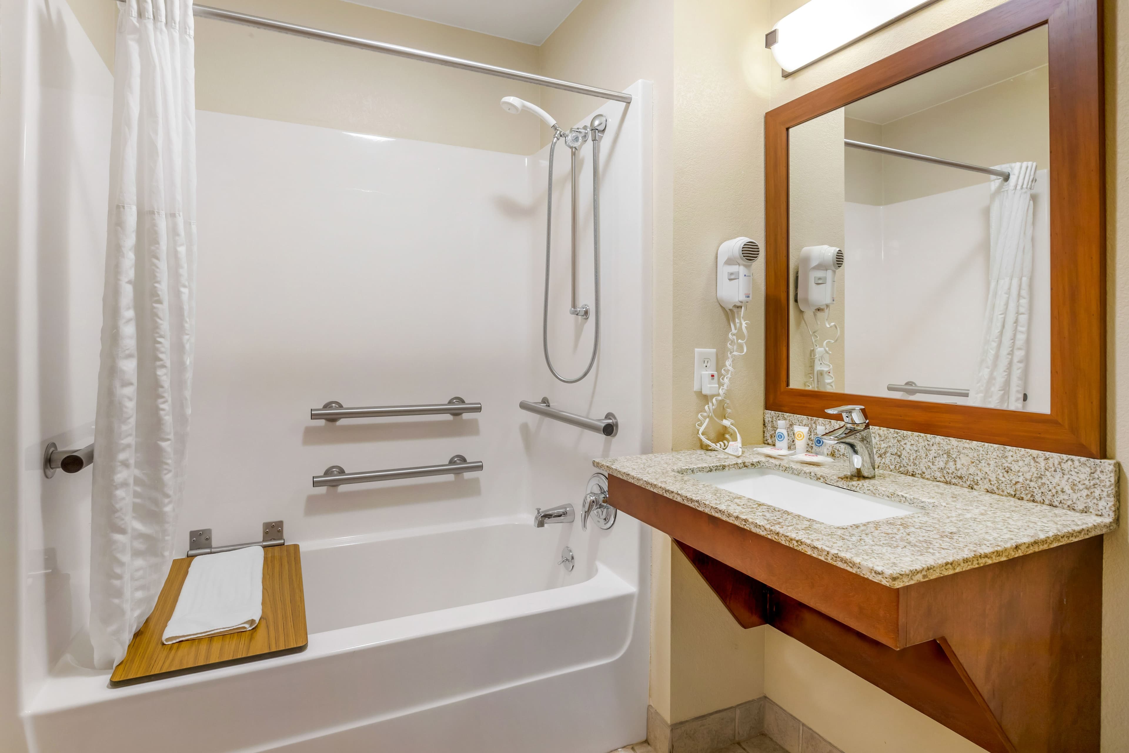 Comfort Suites Burlington — 7