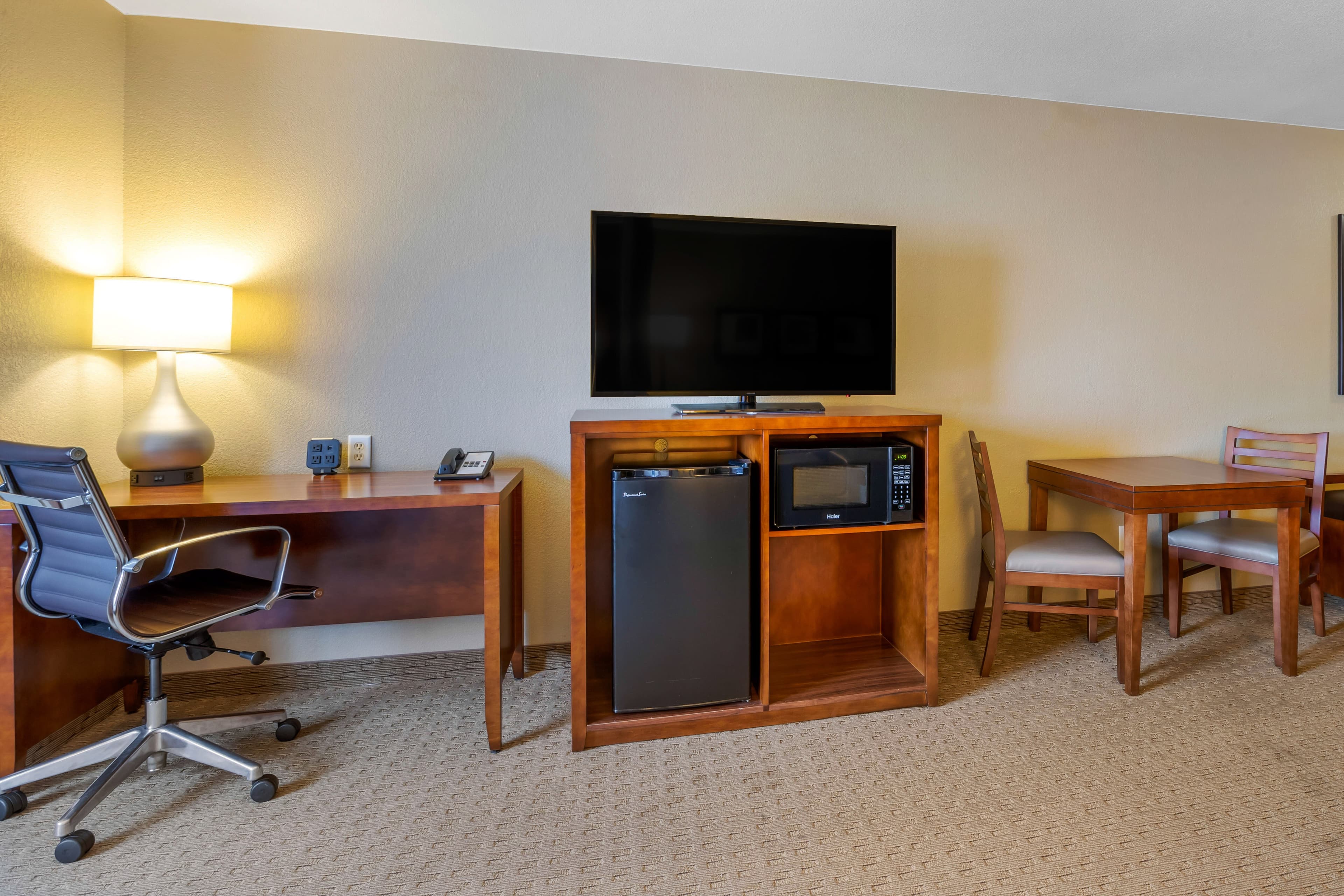 Comfort Suites Burlington — 23