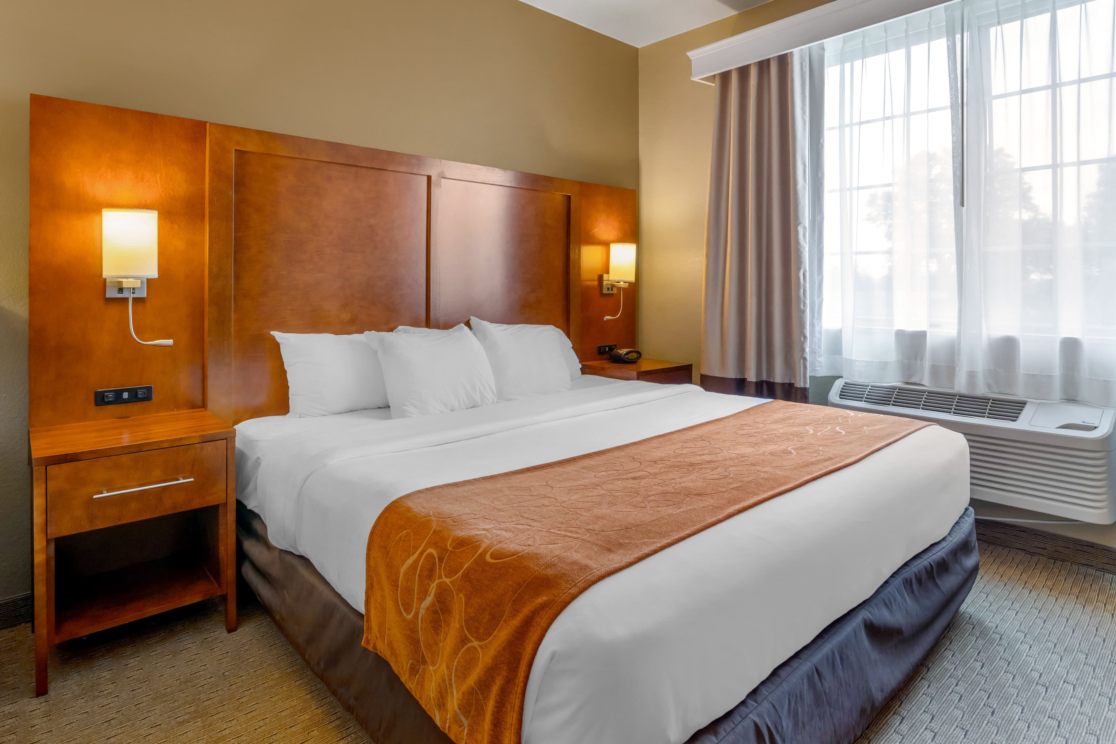 Comfort Suites Burlington — 8
