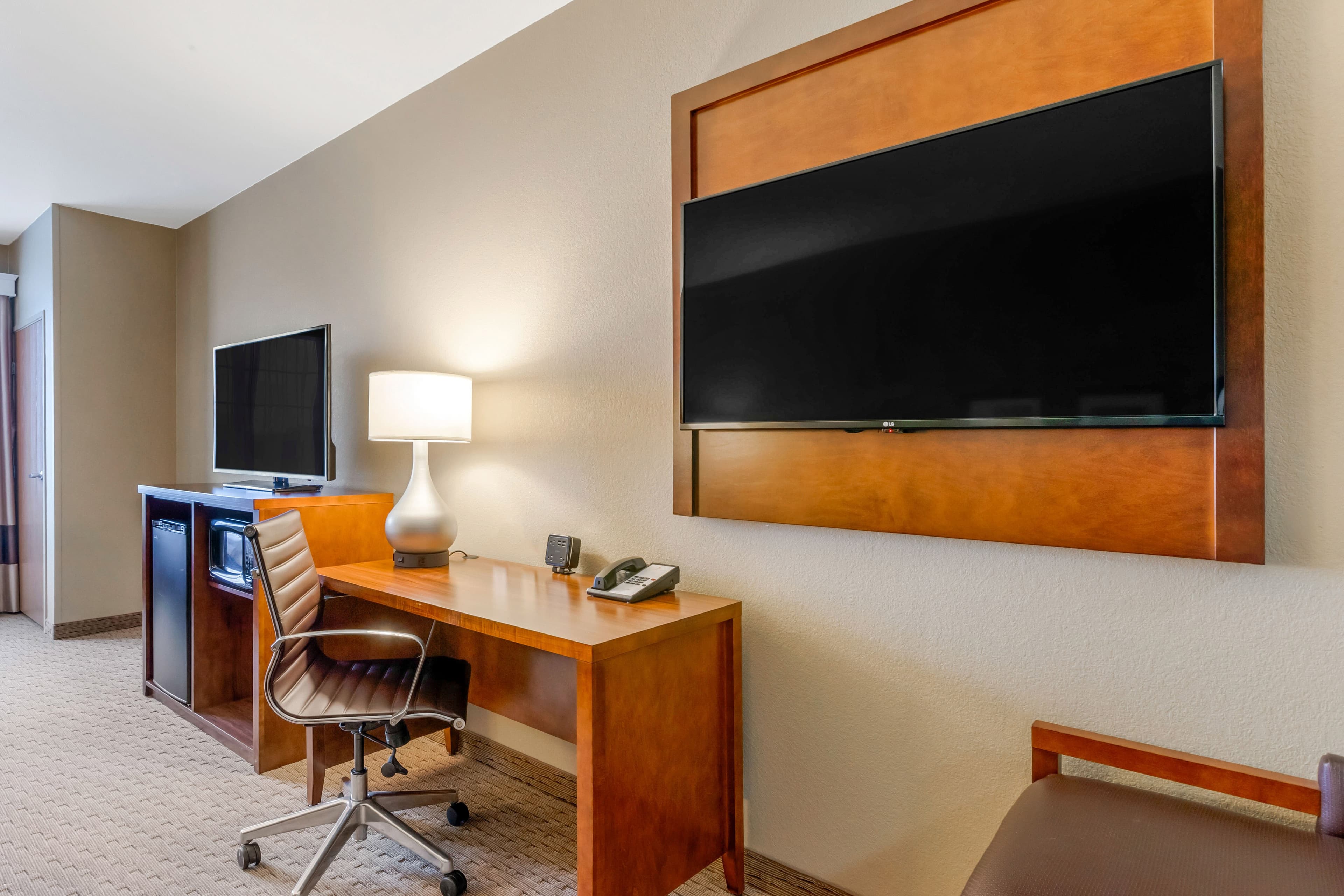 Comfort Suites Burlington — 9