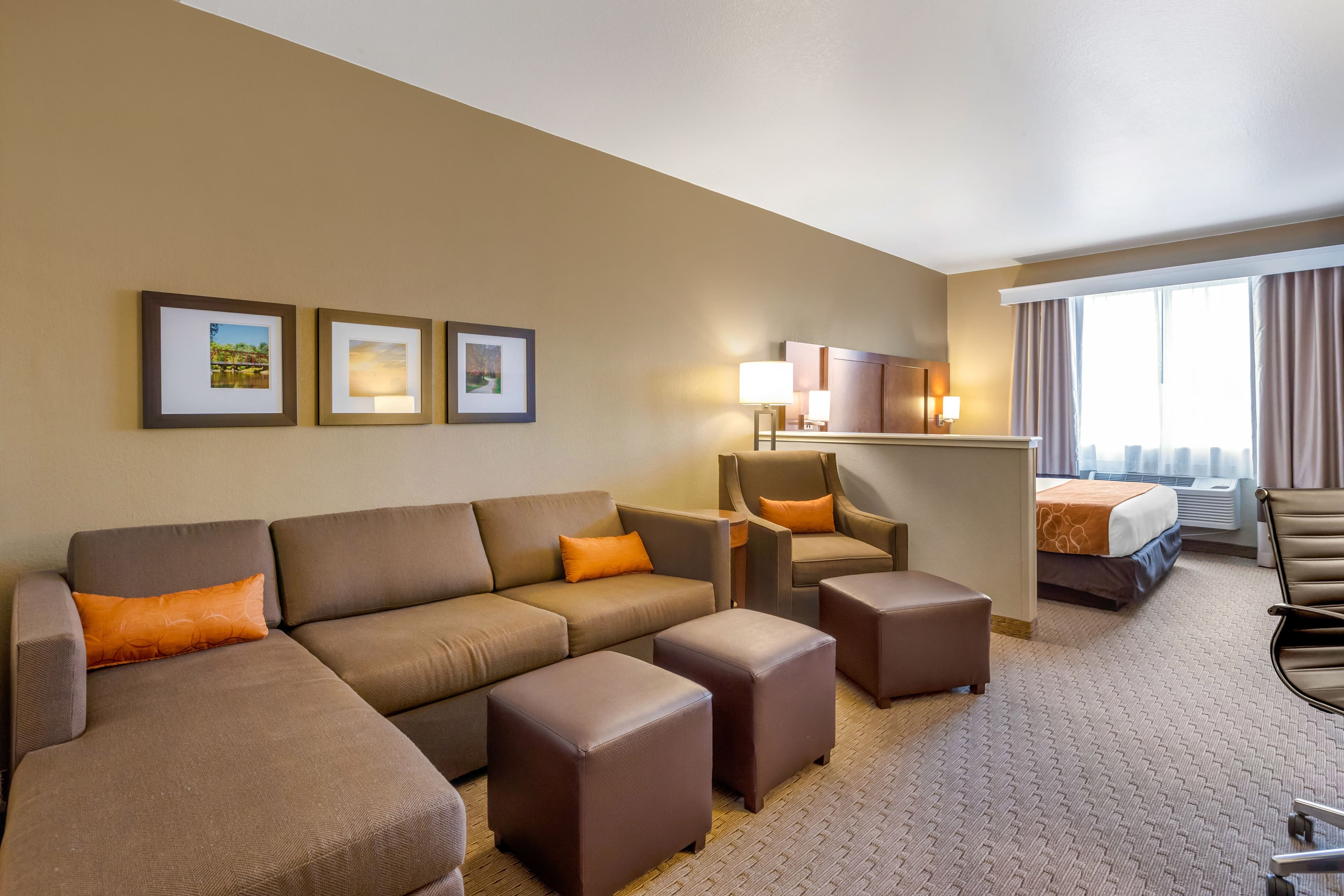 Comfort Suites Burlington — 12