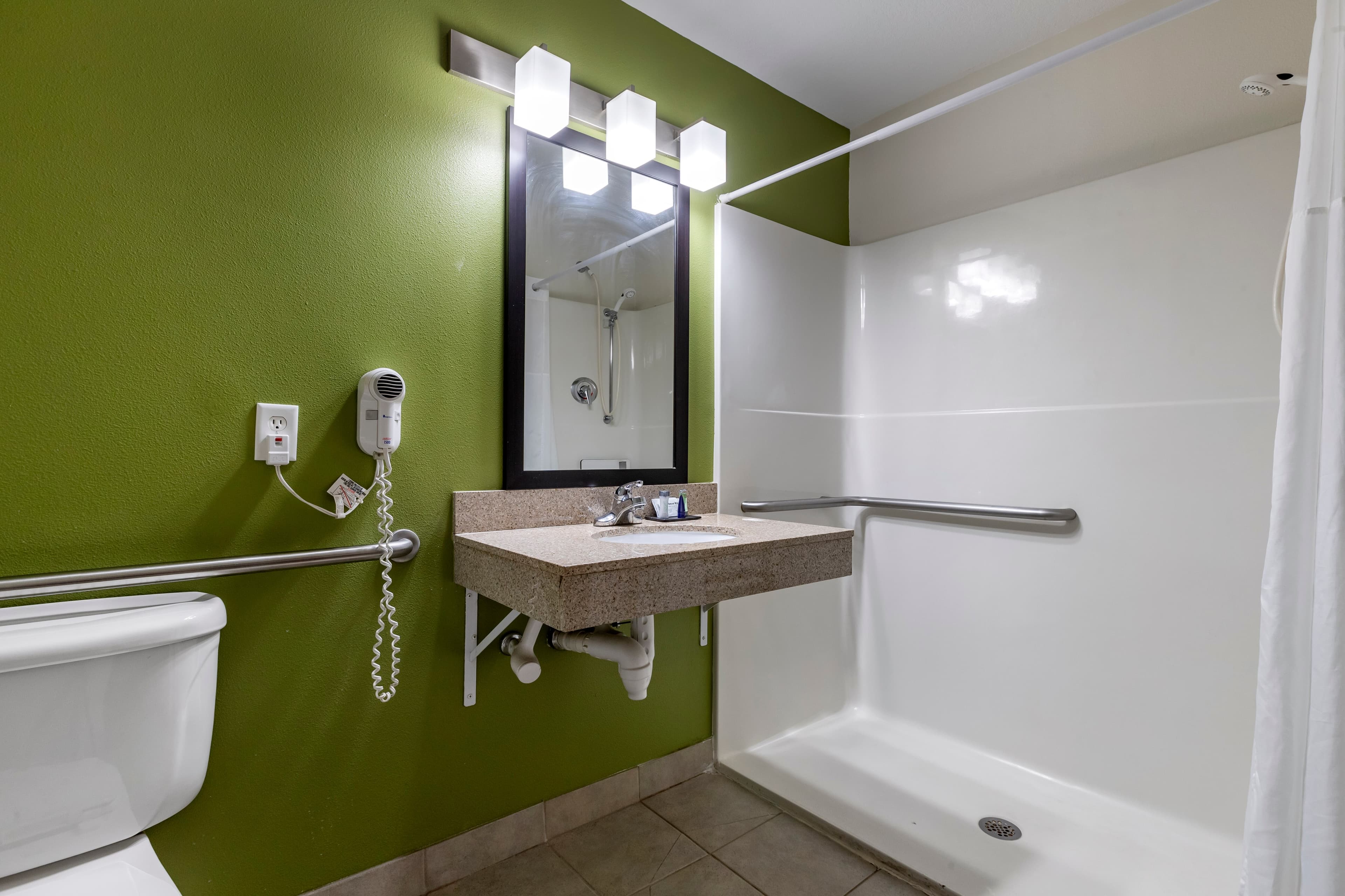 Sleep Inn & Suites Pleasant Hill - Des Moines - Image 2