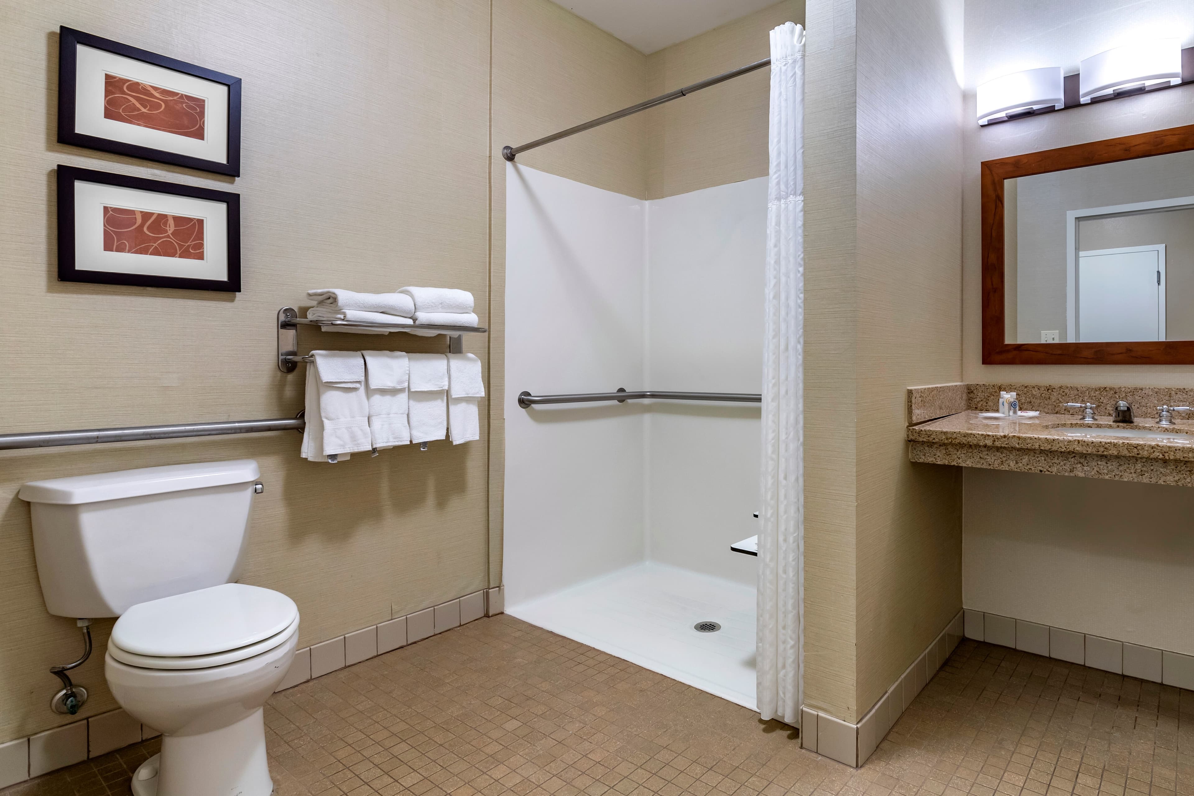 Comfort Suites Coralville I-80 - Image 5