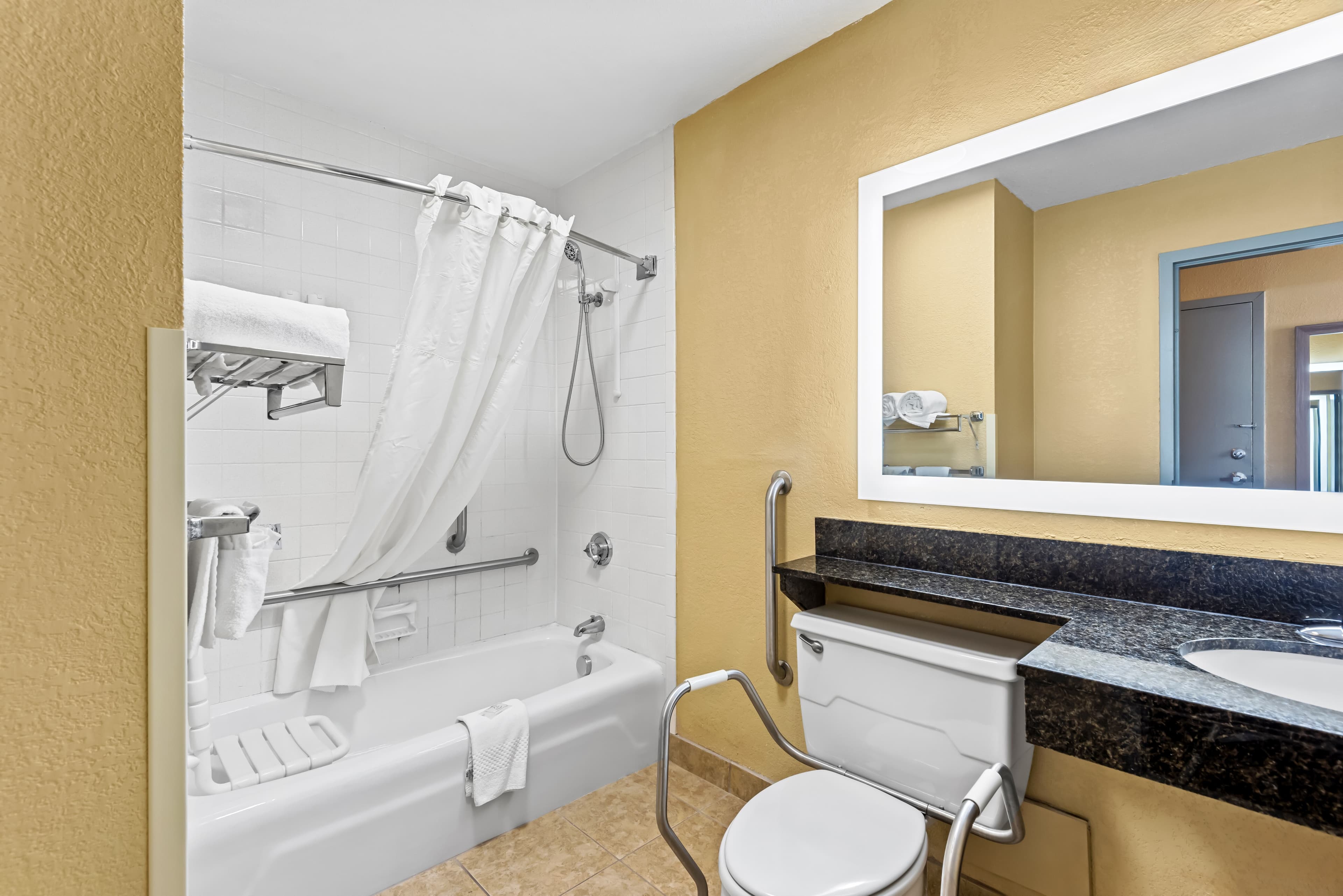 Quality Inn Fort Dodge - Image 3