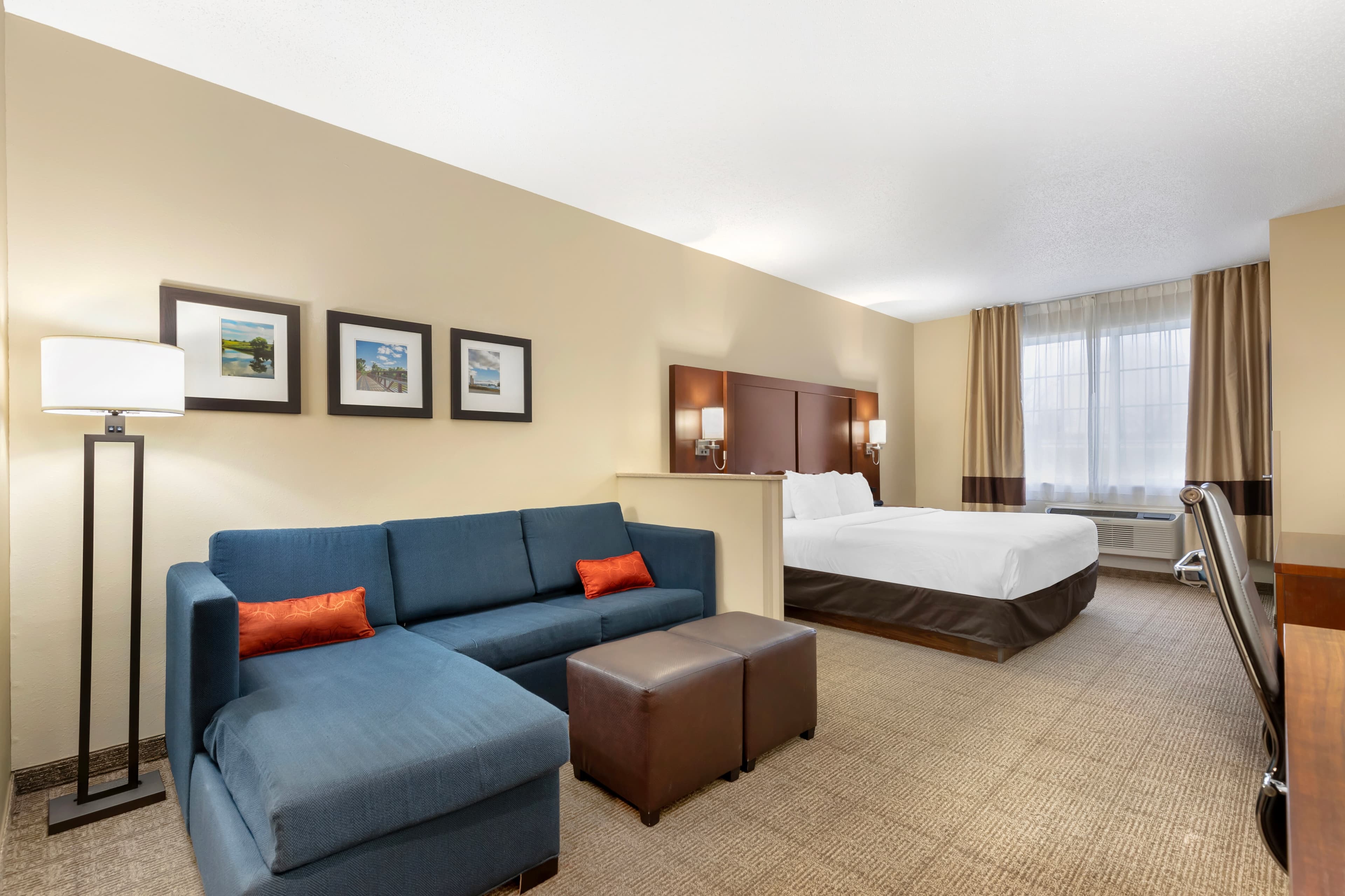 Comfort Suites Cedar Falls Industrial Park - Image 2
