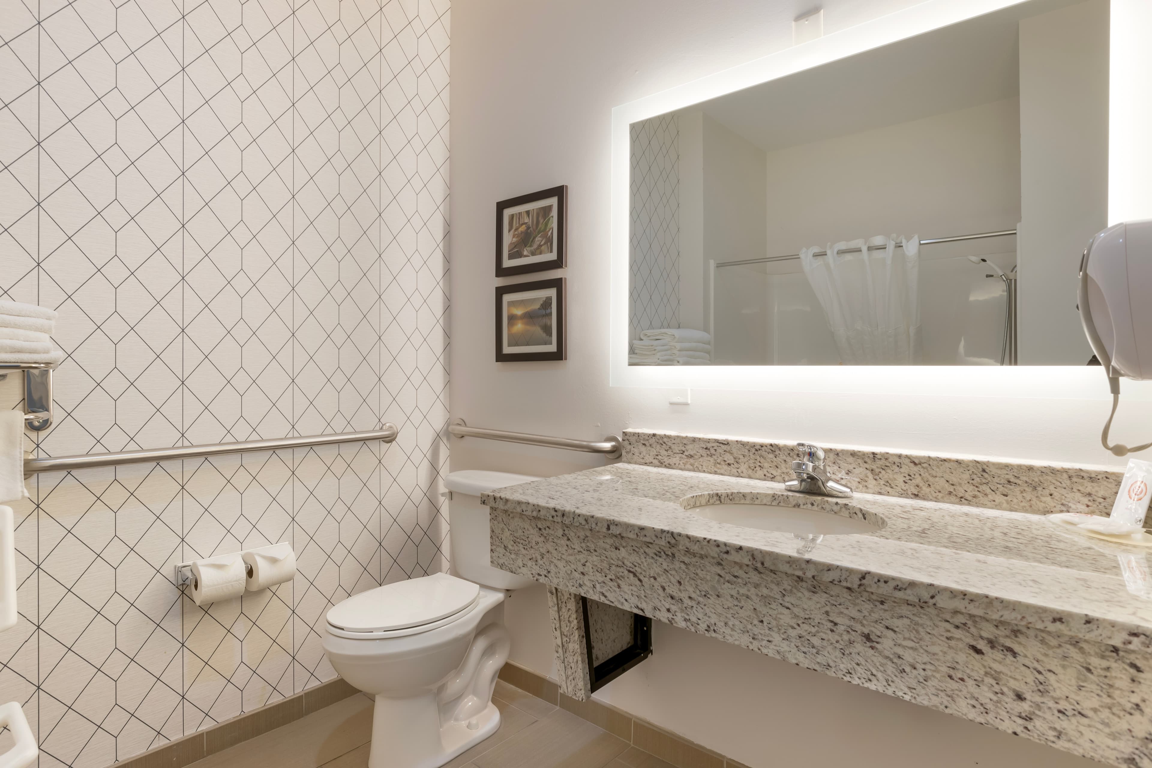 Comfort Inn & Suites Davenport - Quad Cities — 9