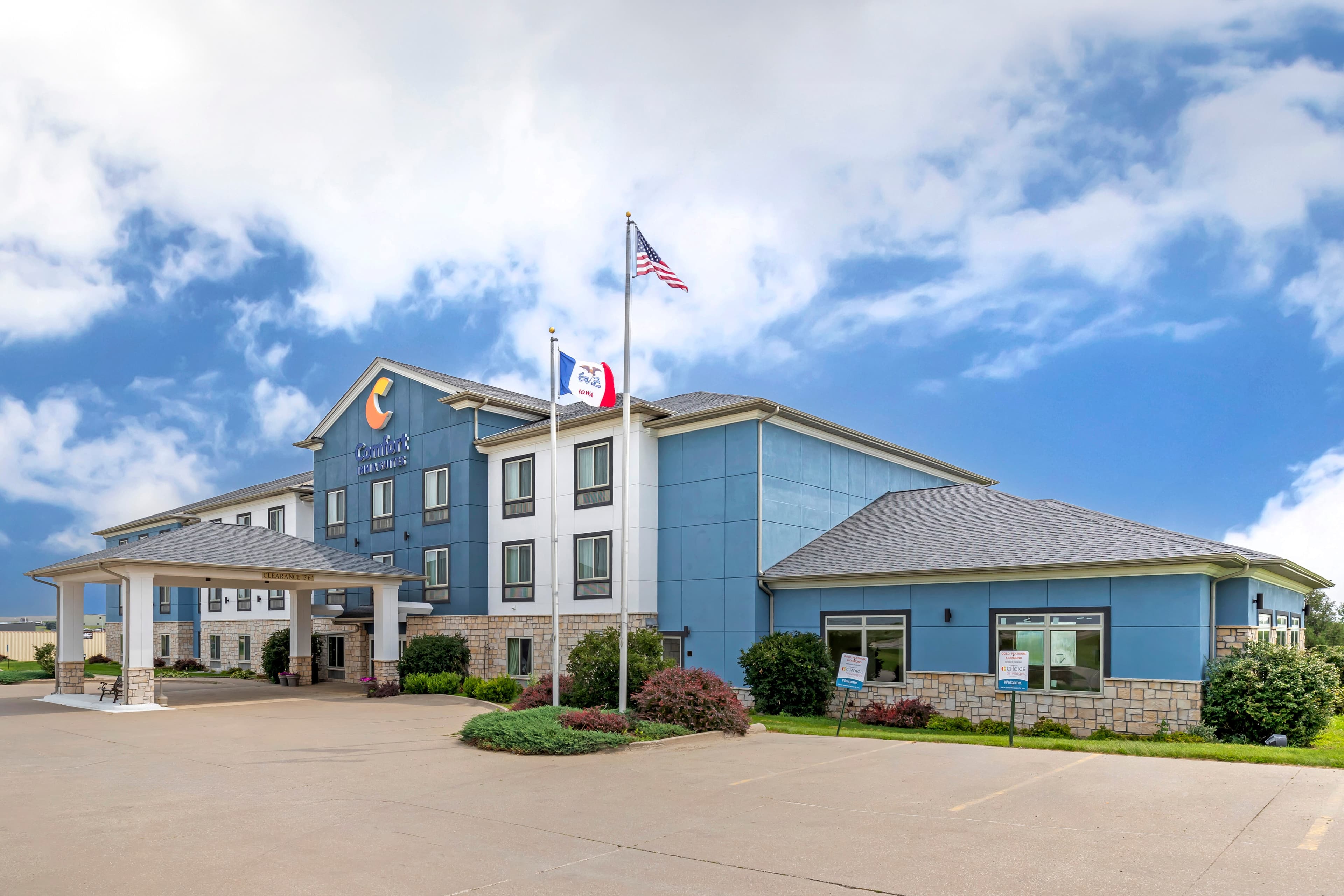 Comfort Inn & Suites Grinnell near I-80 - Image 1