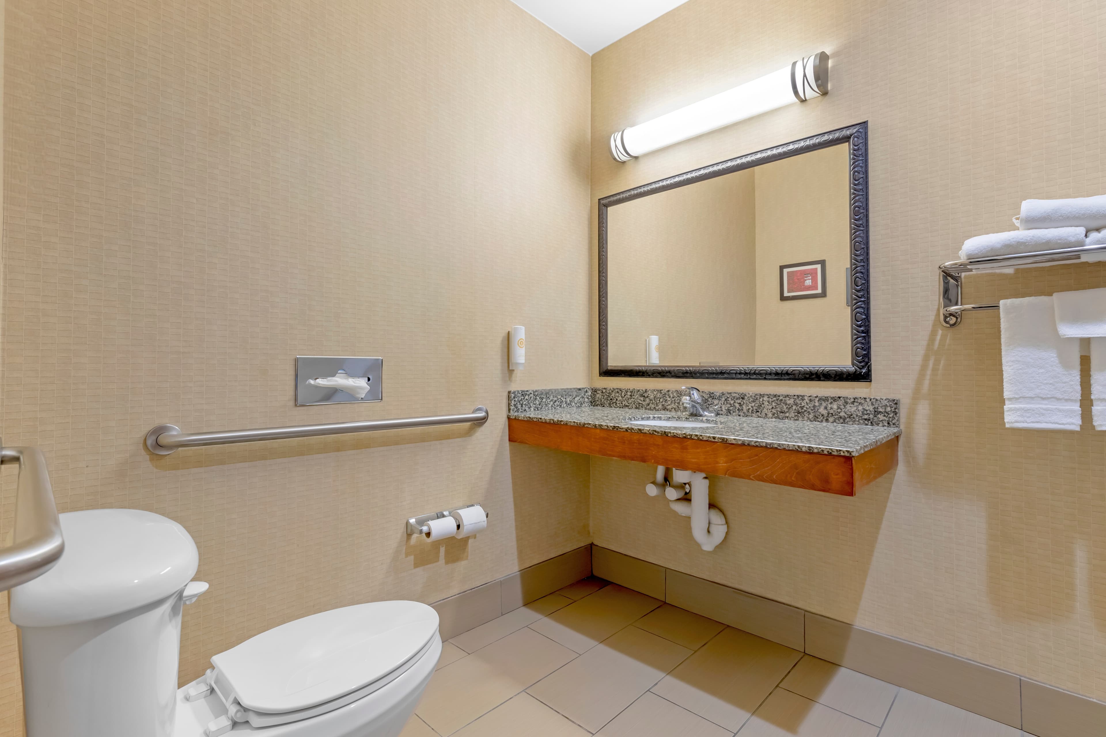 Comfort Inn & Suites Grinnell near I-80 - Image 3