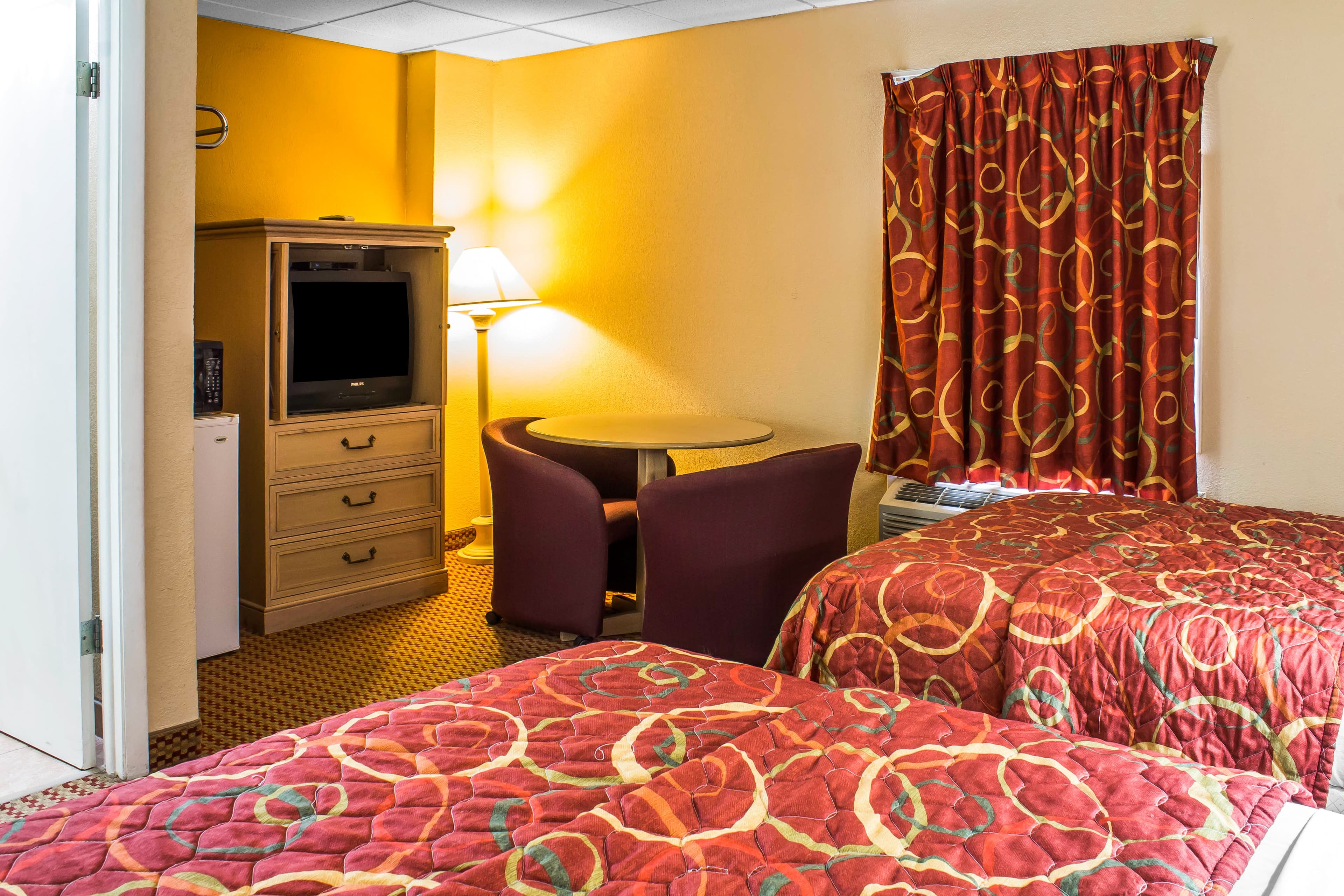 Econo Lodge Inn & Suites Walnut — 7