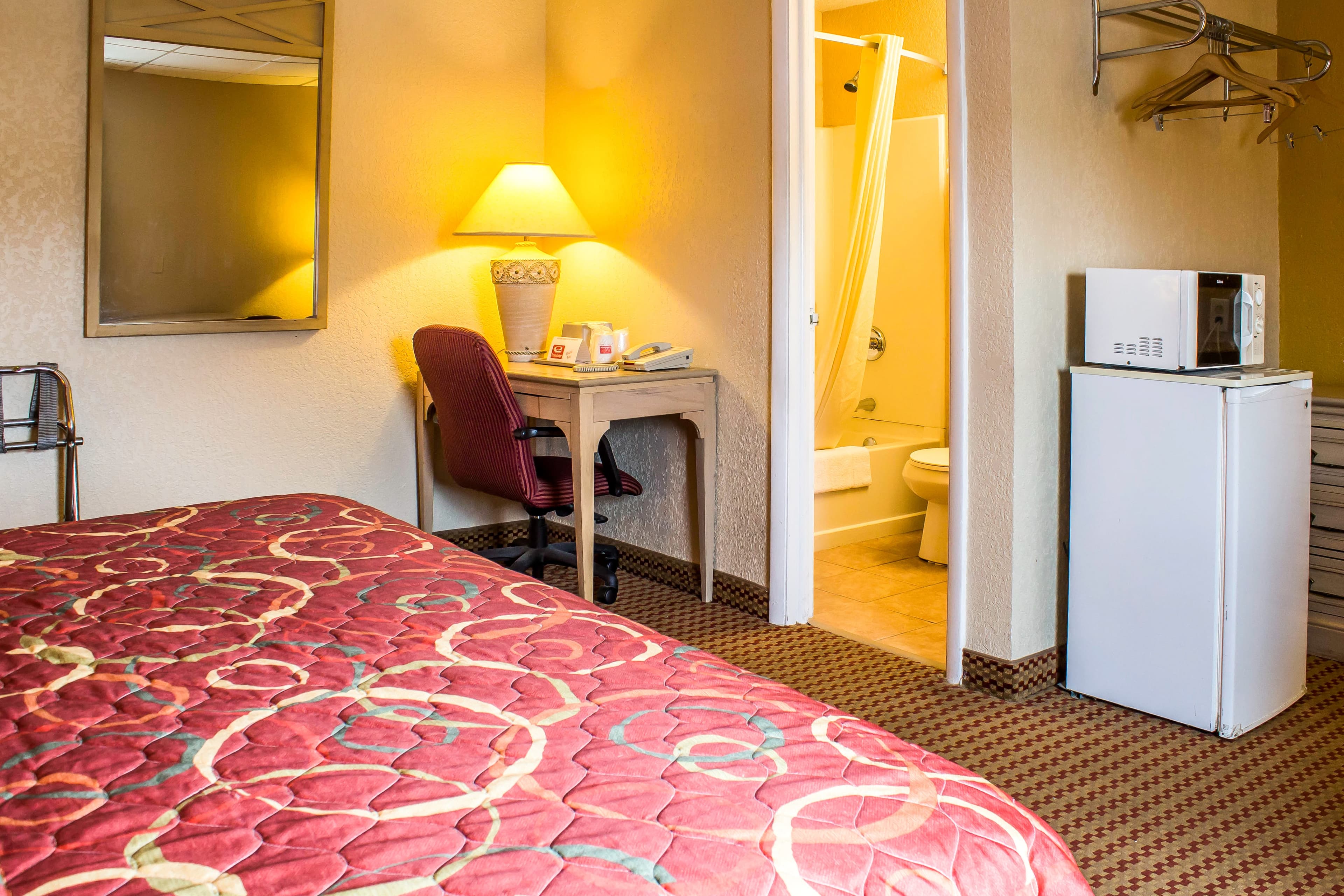 Econo Lodge Inn & Suites Walnut — 11