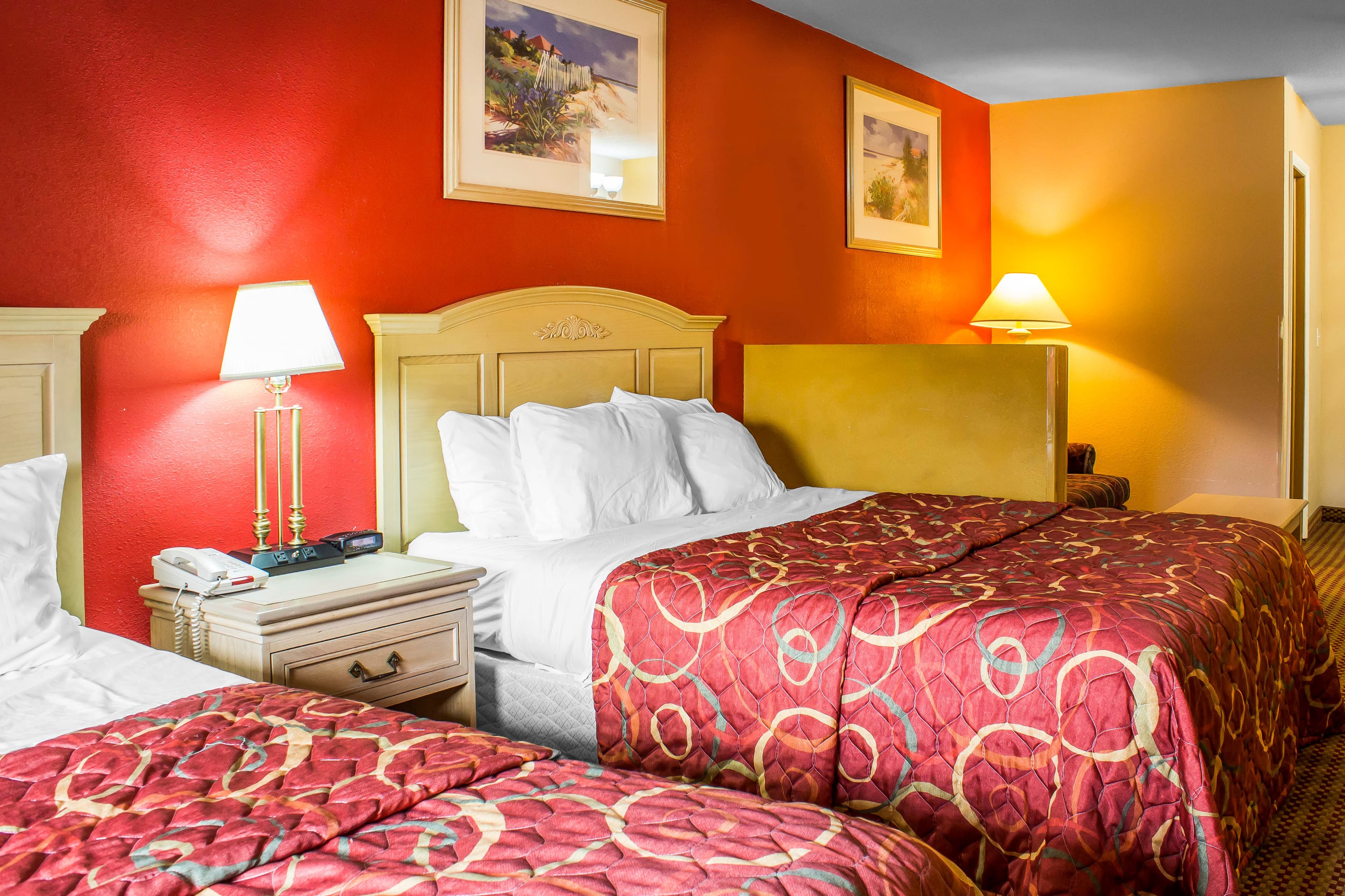 Econo Lodge Inn & Suites Walnut — 15