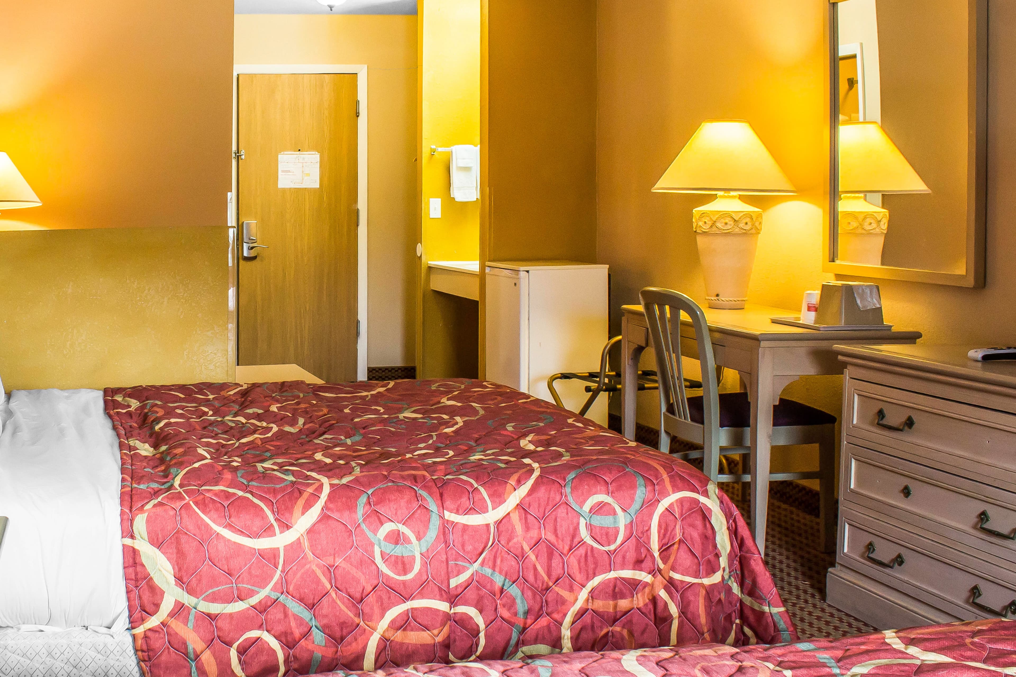 Econo Lodge Inn & Suites Walnut — 16