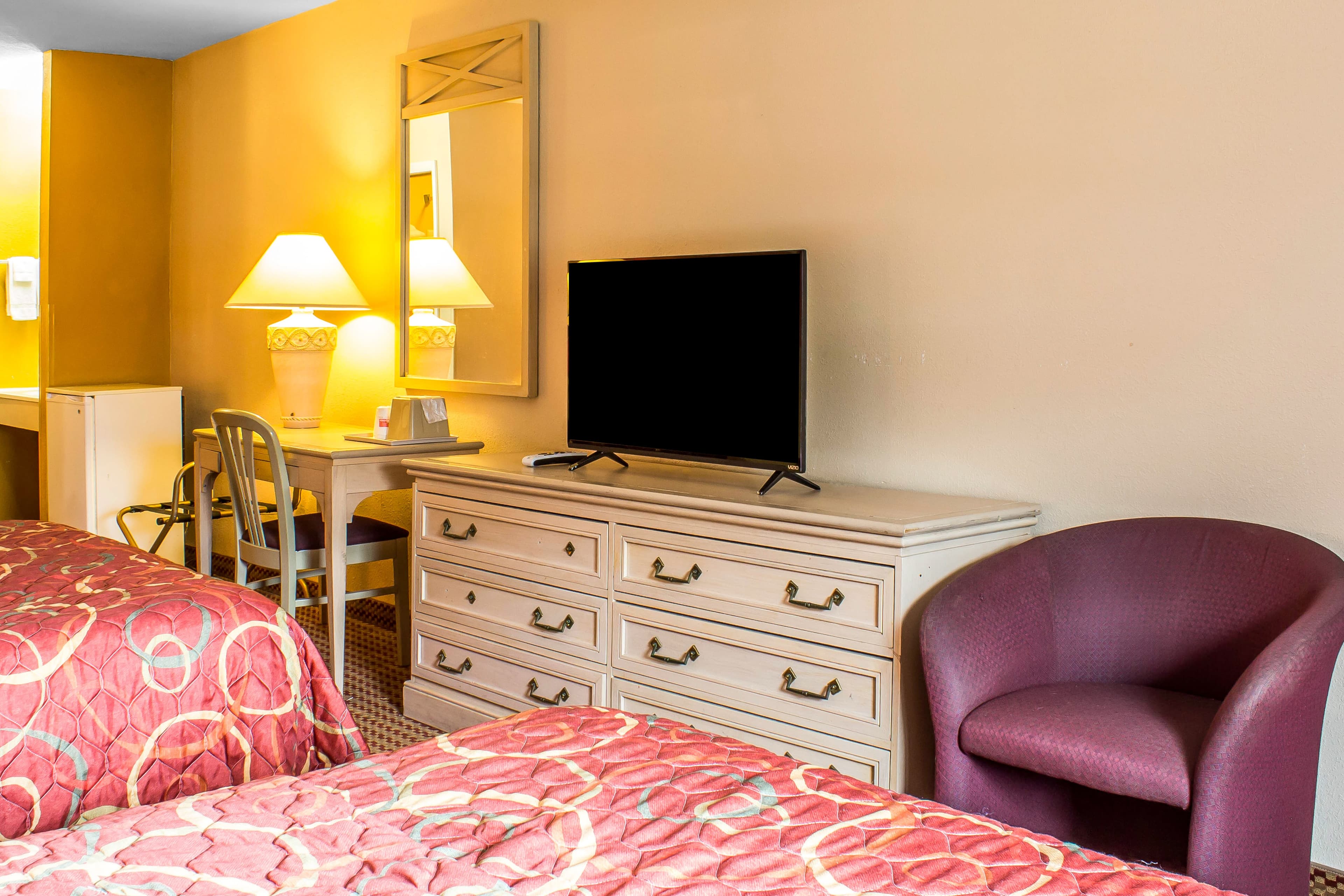 Econo Lodge Inn & Suites Walnut — 17