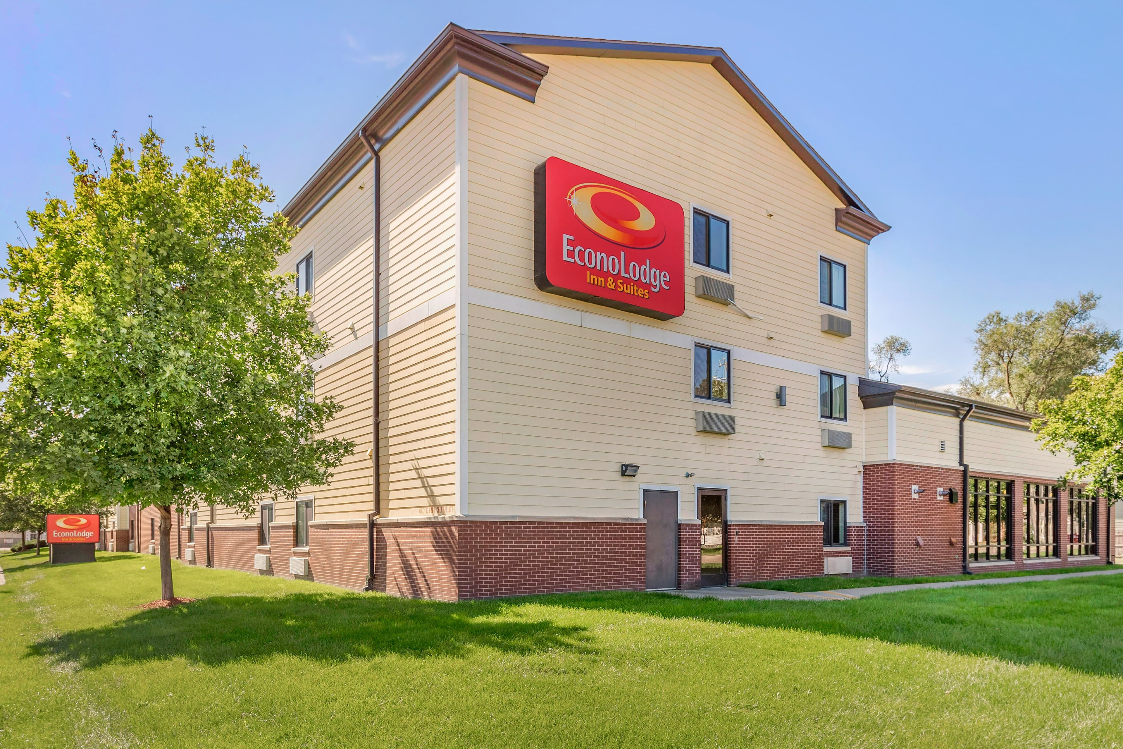 Econo Lodge Inn & Suites Des Moines Fairgrounds Area - Image 1