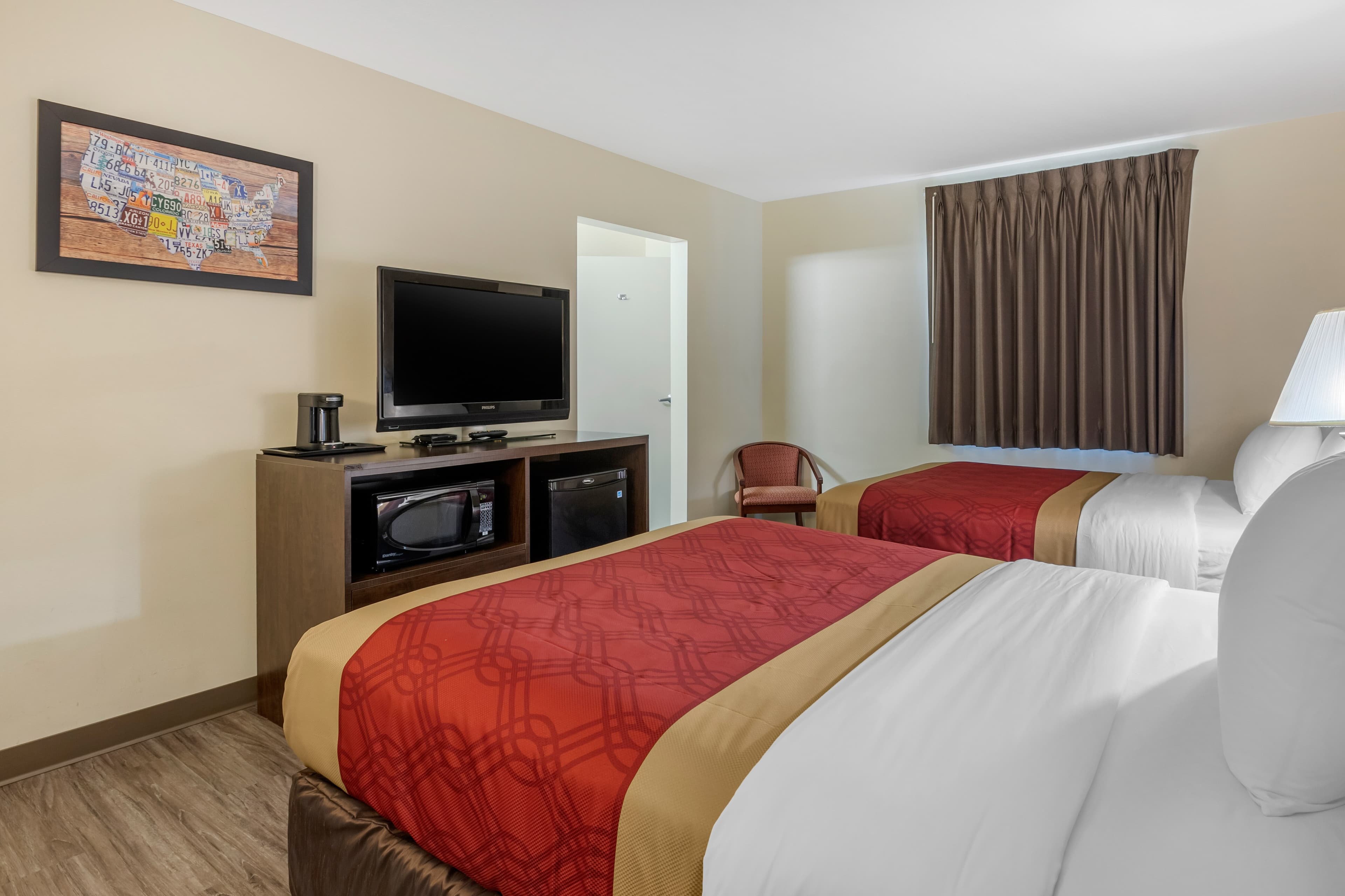 Econo Lodge Inn & Suites Des Moines Fairgrounds Area — 6