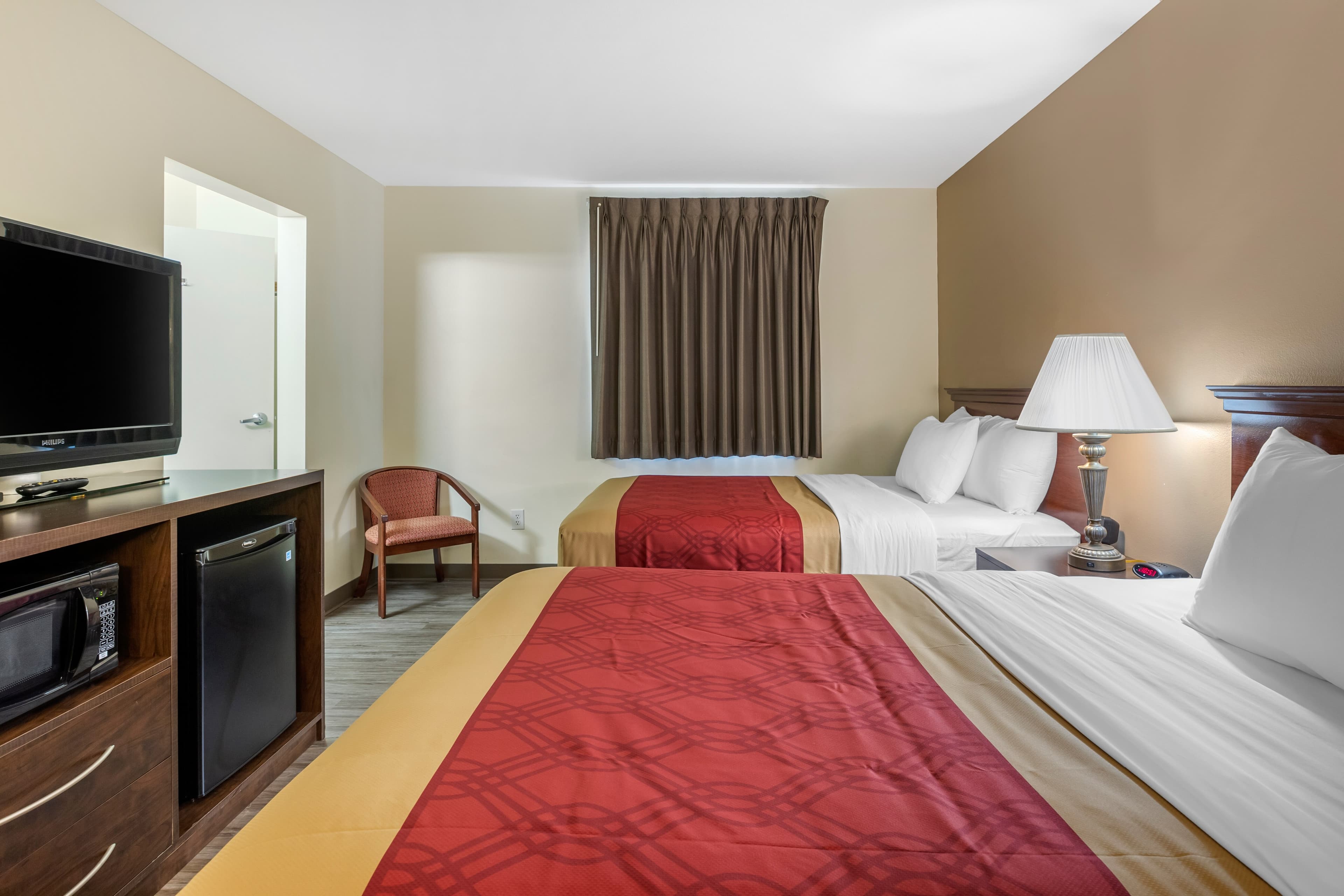 Econo Lodge Inn & Suites Des Moines Fairgrounds Area — 7