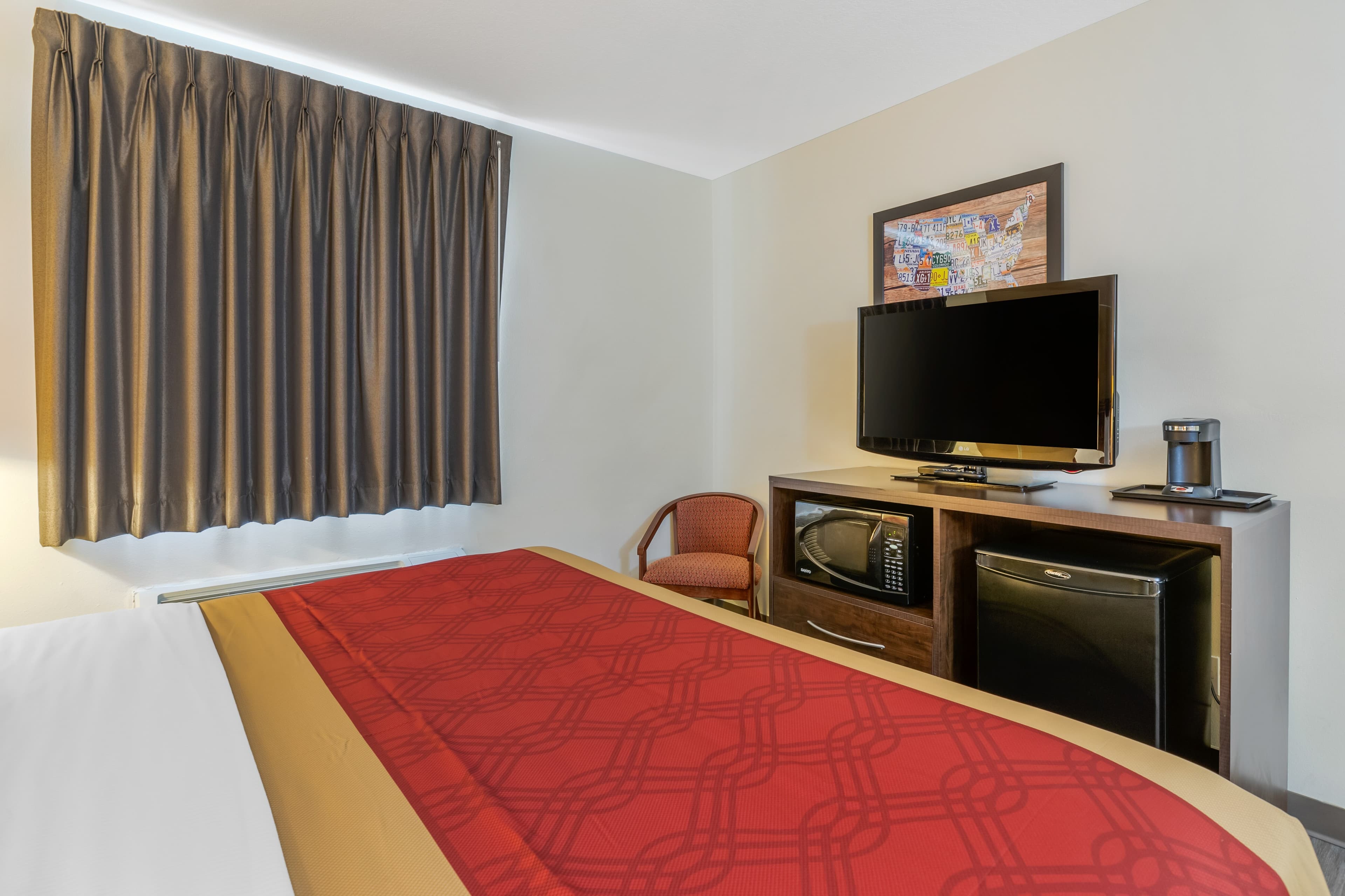 Econo Lodge Inn & Suites Des Moines Fairgrounds Area — 9