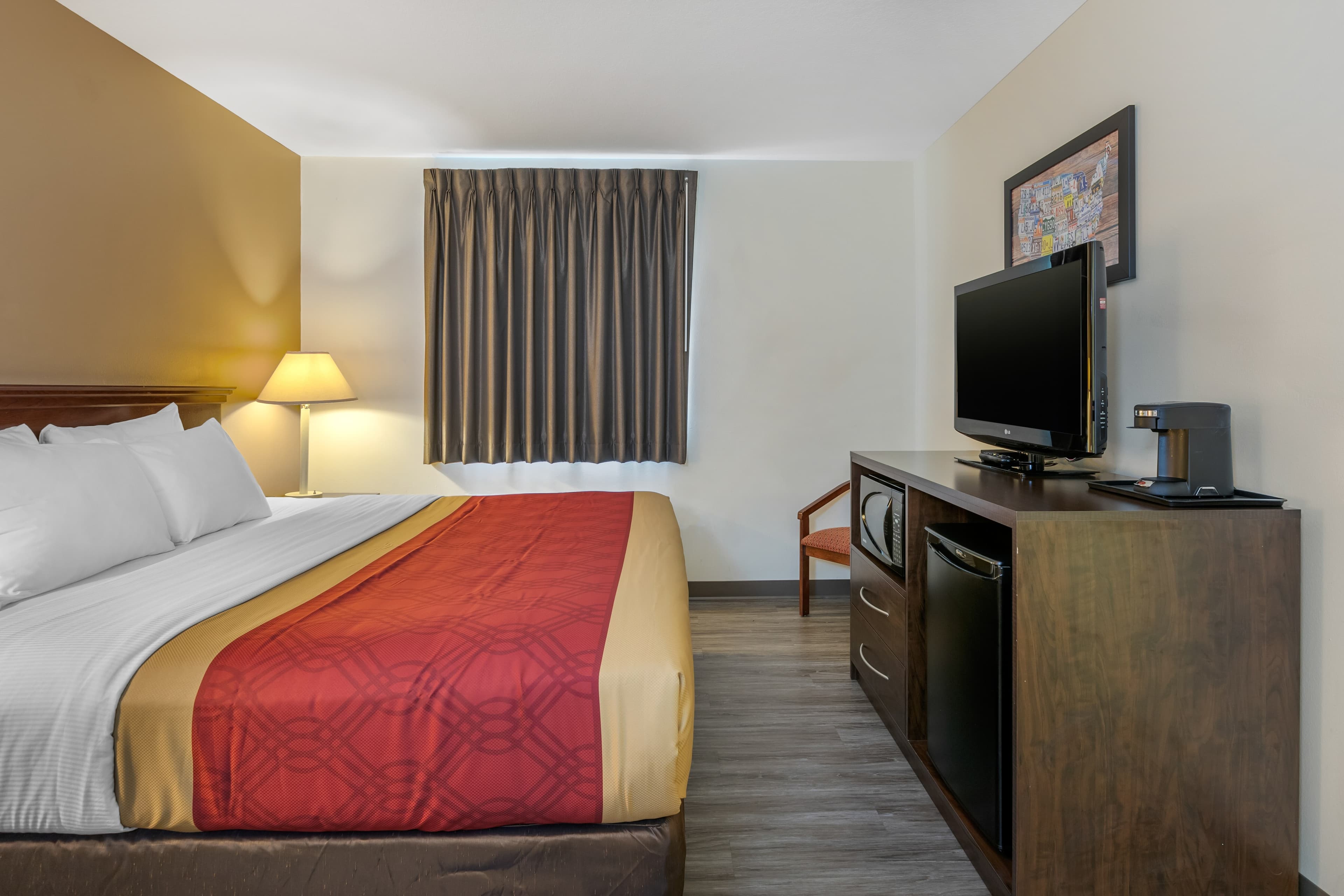 Econo Lodge Inn & Suites Des Moines Fairgrounds Area — 10