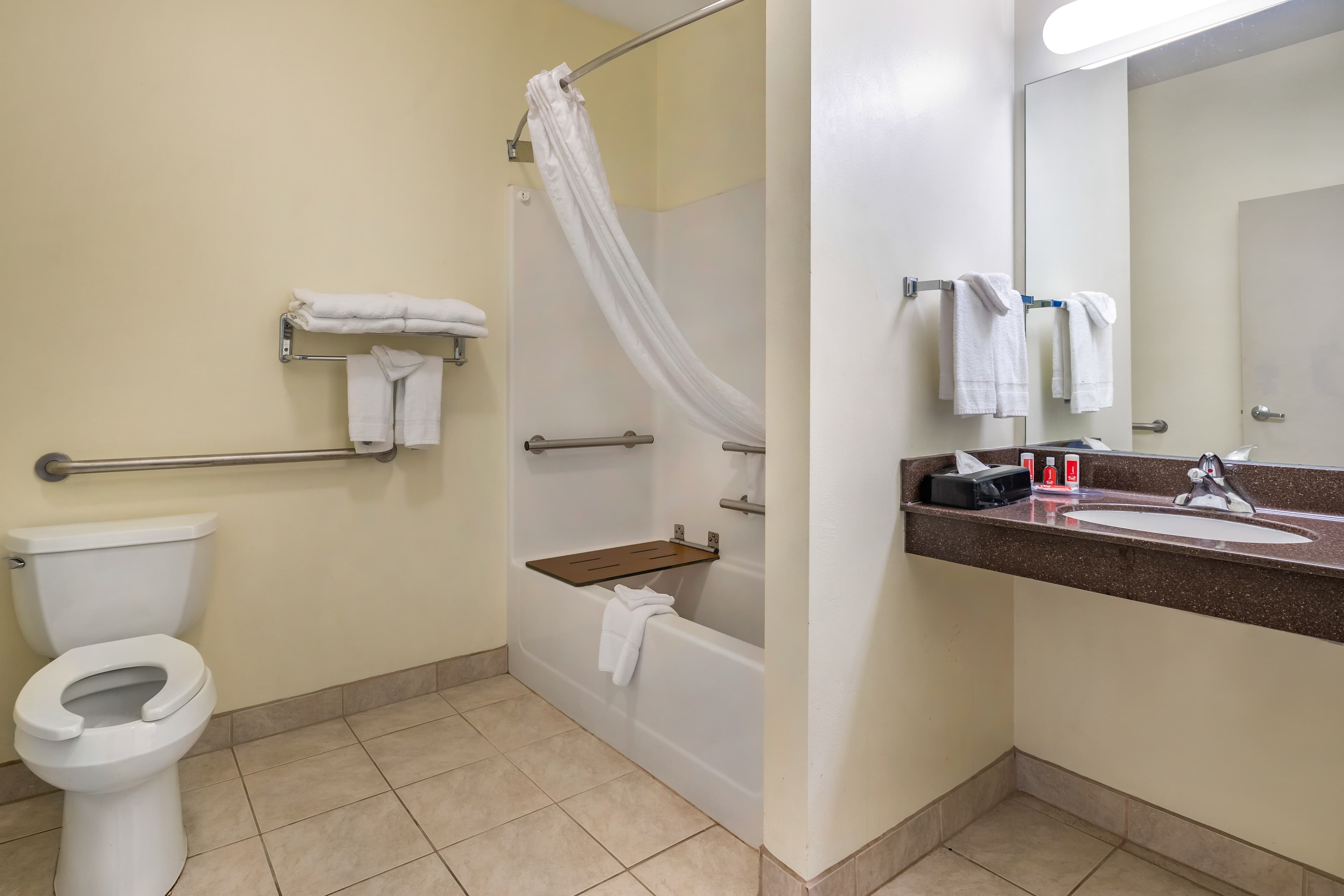 Econo Lodge Inn & Suites Des Moines Fairgrounds Area - Image 3