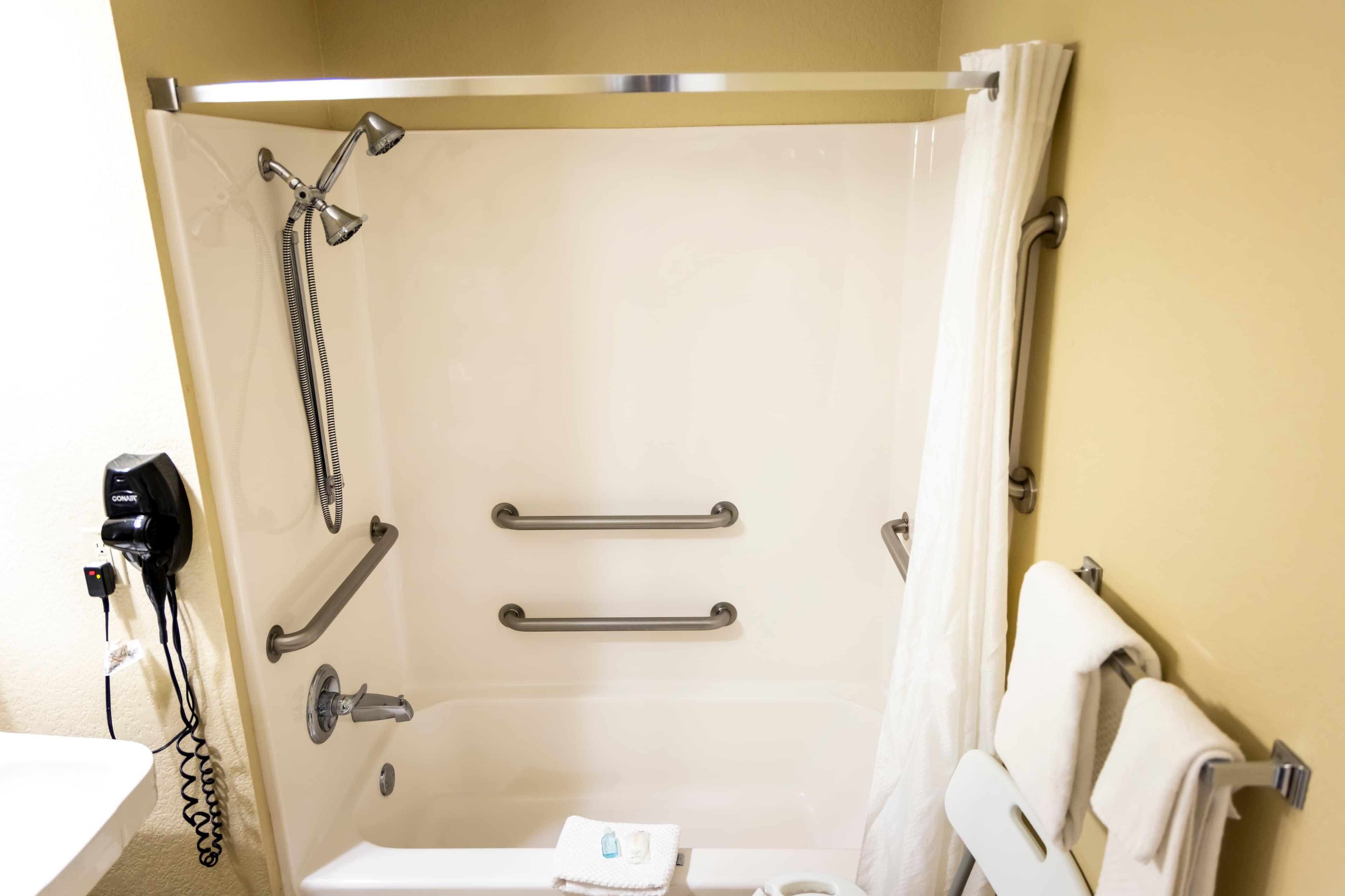 MainStay Suites Coralville - Iowa City - Image 3