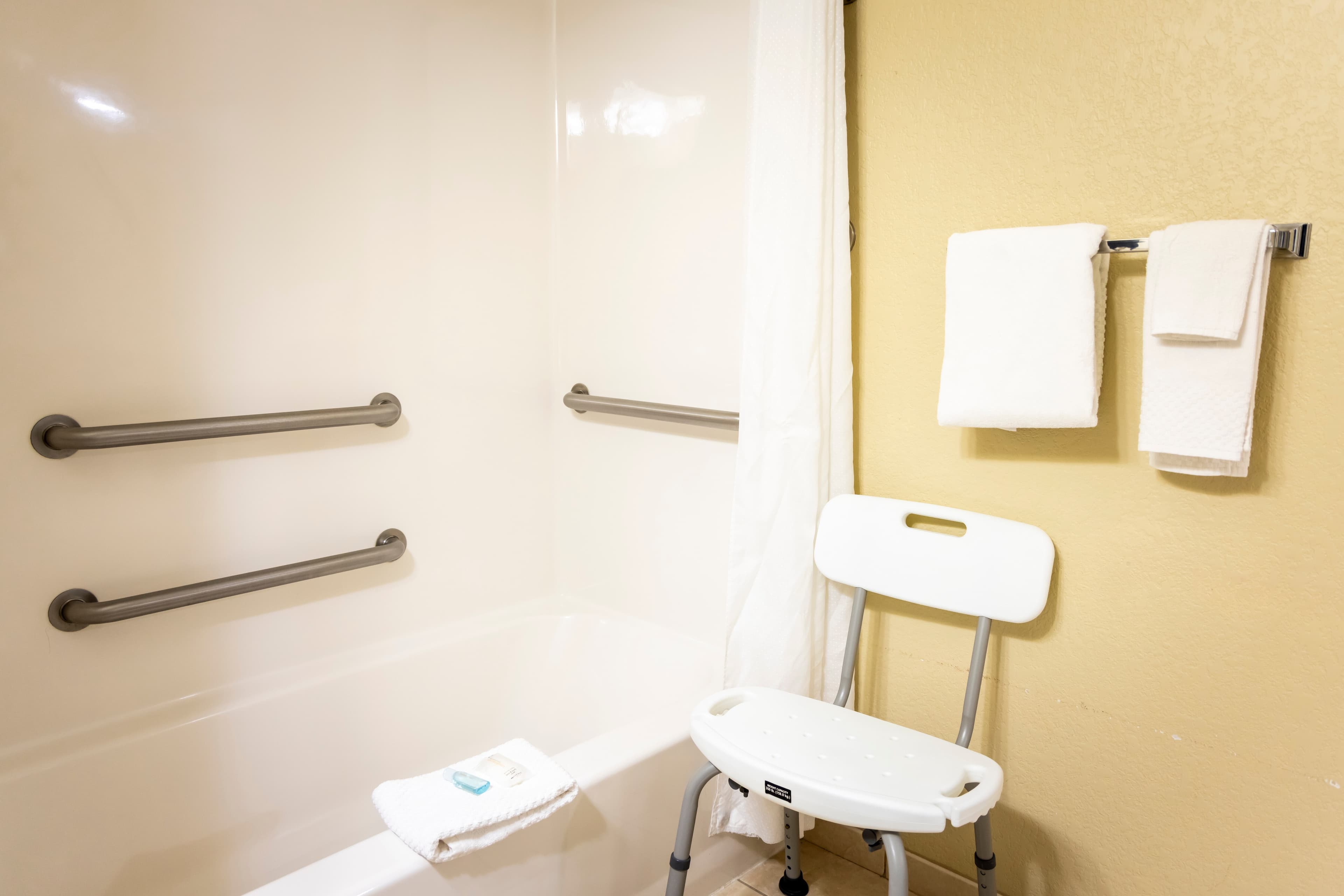 MainStay Suites Coralville - Iowa City - Image 4