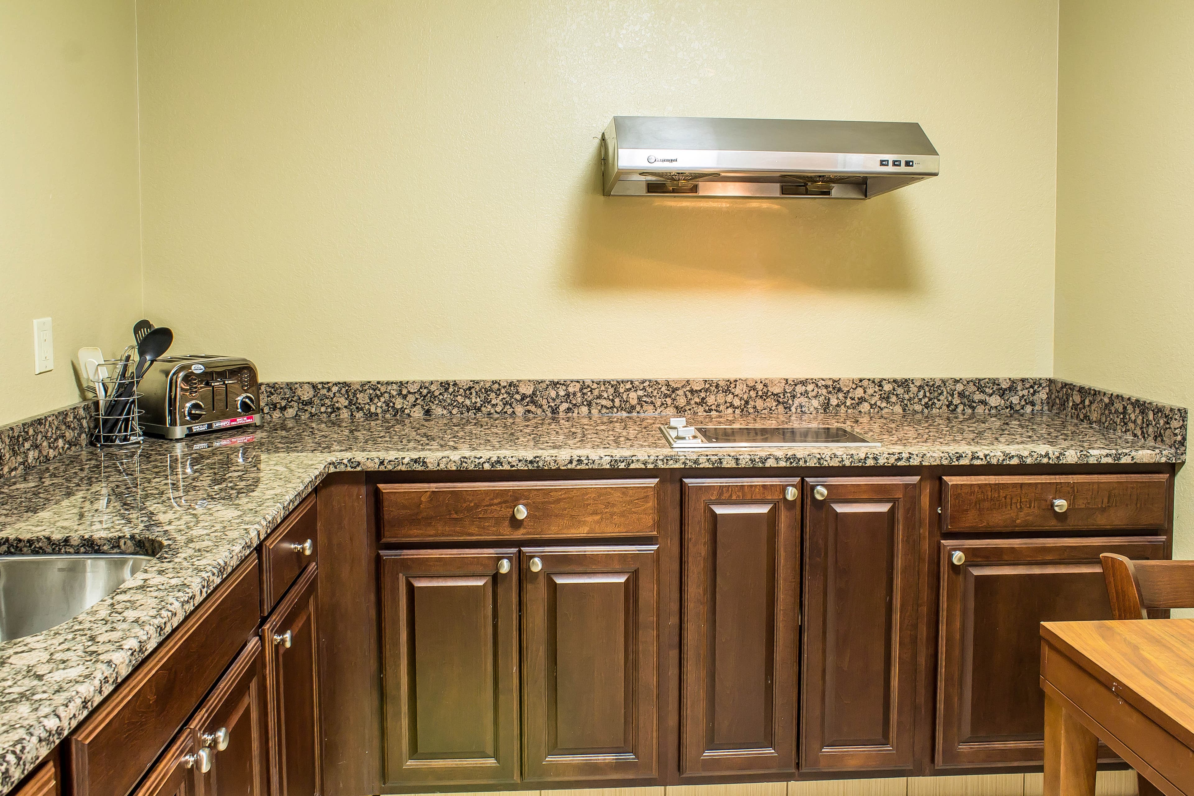 Comfort Inn & Suites Cedar Rapids North - Collins Road — 28
