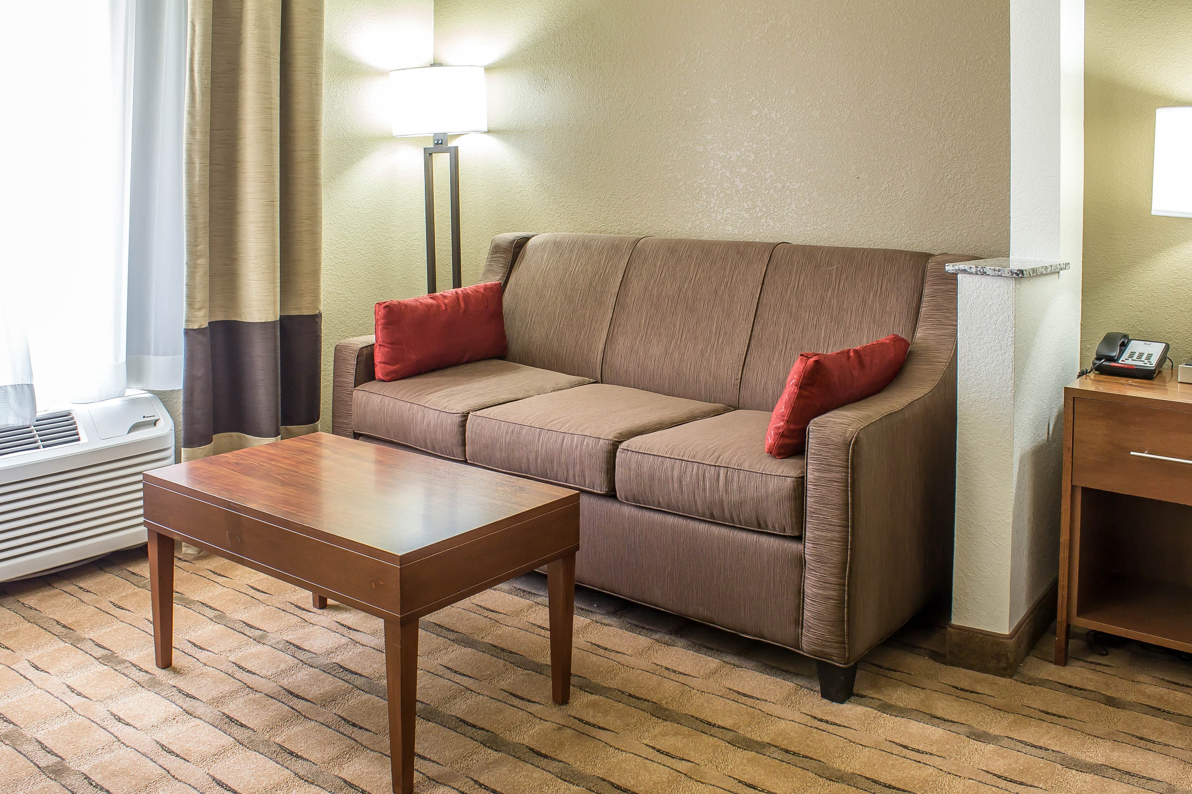 Comfort Inn & Suites Cedar Rapids North - Collins Road — 15