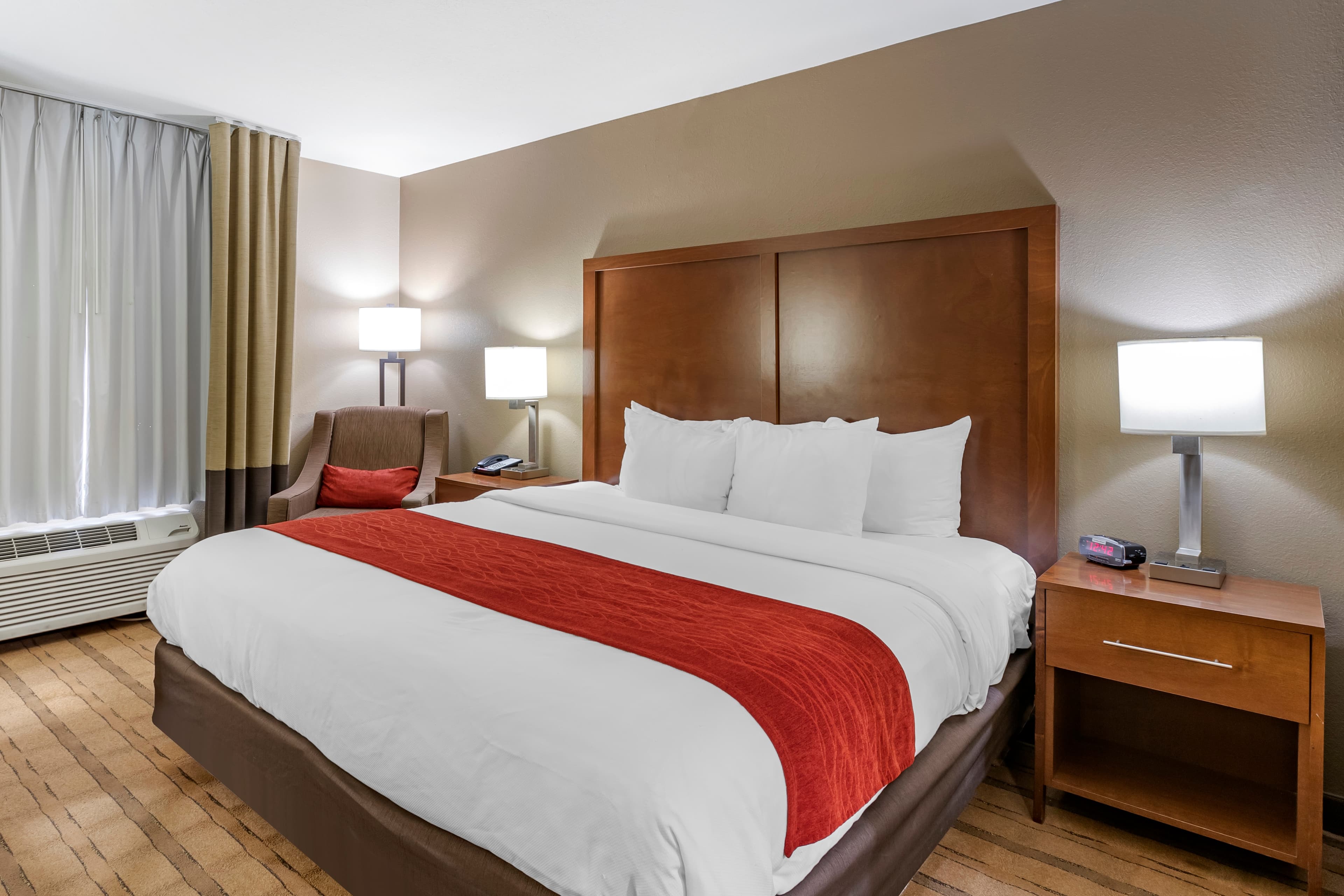 Comfort Inn & Suites Cedar Rapids North - Collins Road - Image 2