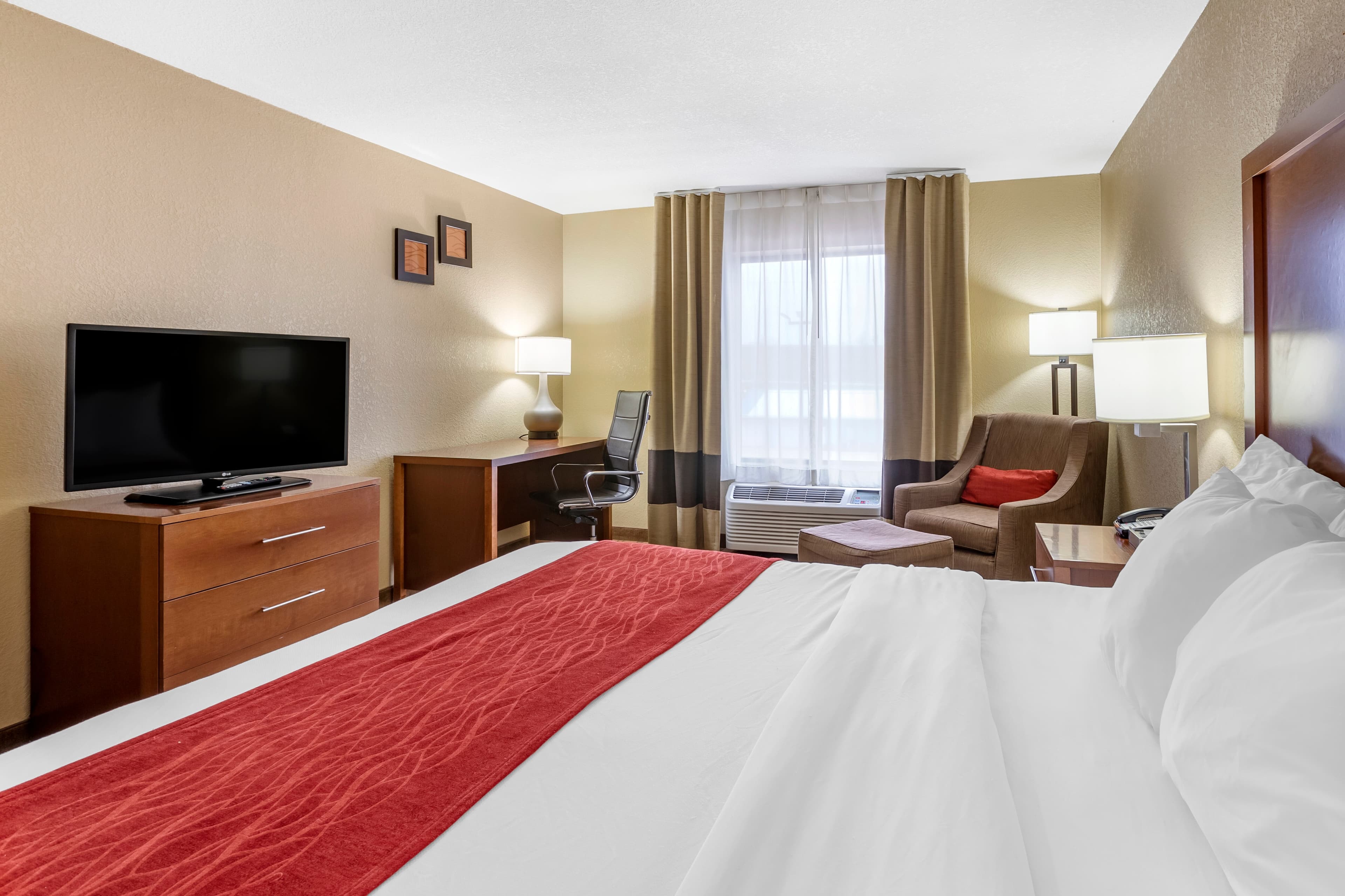 Comfort Inn & Suites Cedar Rapids North - Collins Road — 7