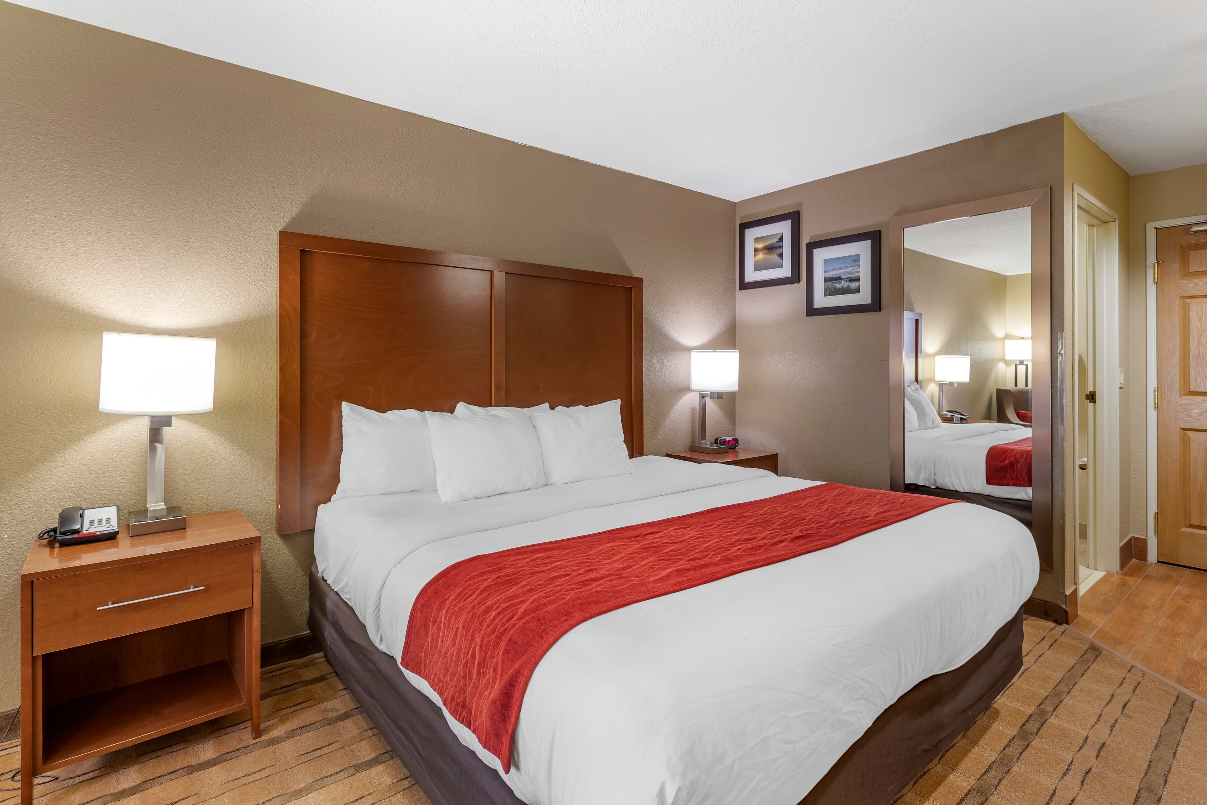 Comfort Inn & Suites Cedar Rapids North - Collins Road — 8