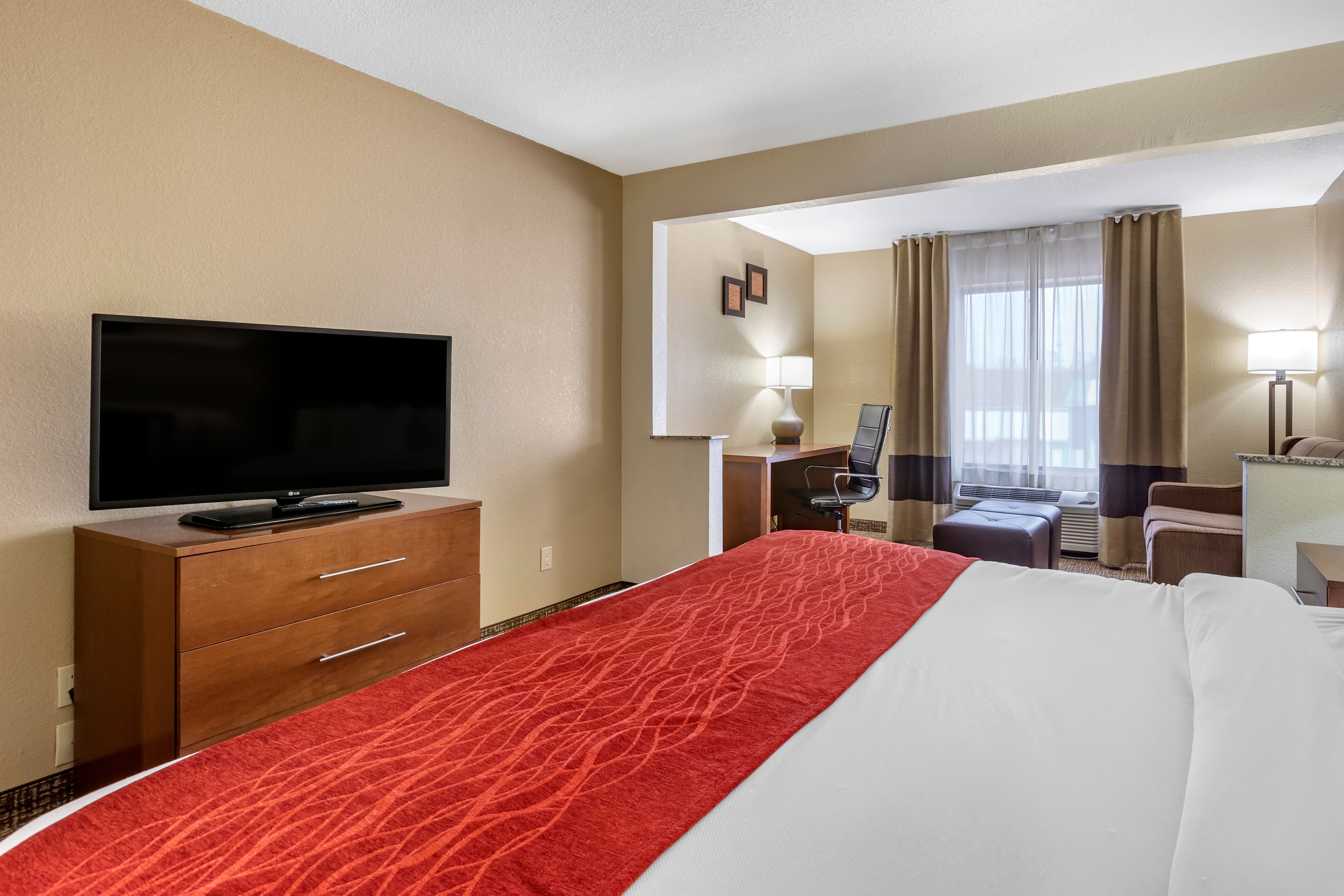 Comfort Inn & Suites Cedar Rapids North - Collins Road — 19