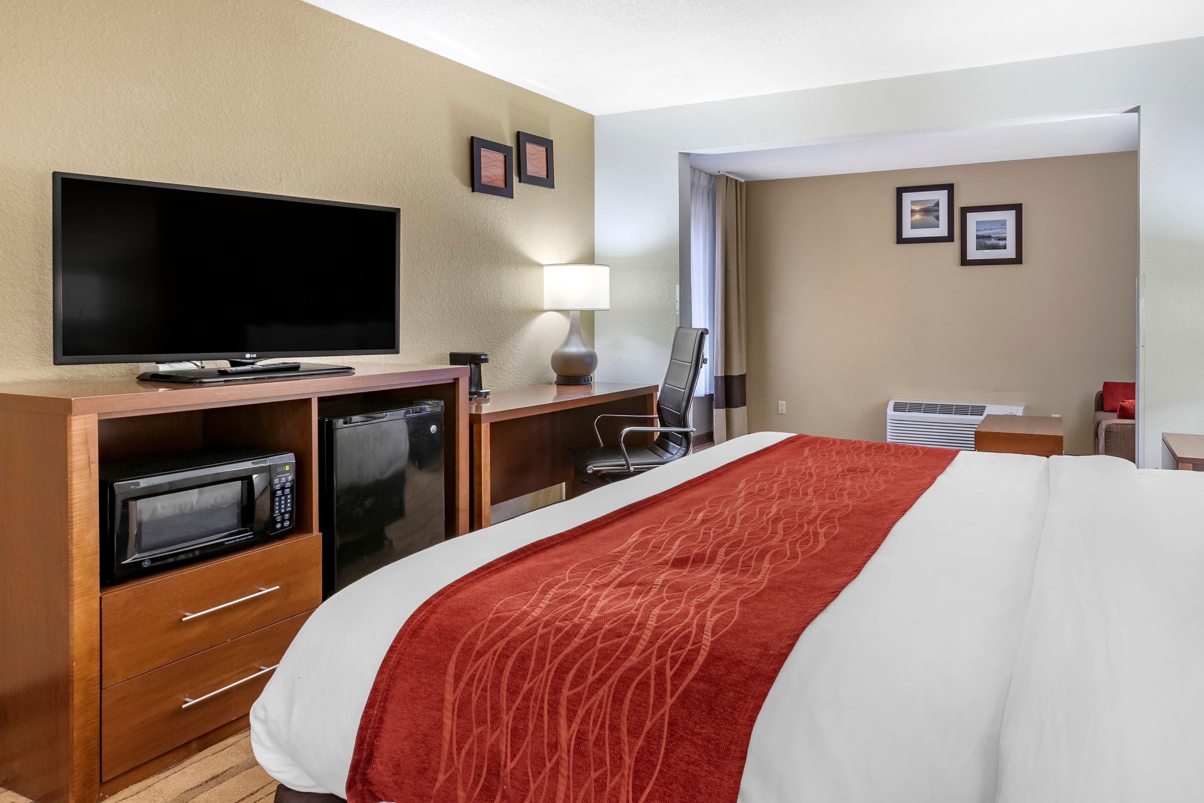 Comfort Inn & Suites Cedar Rapids North - Collins Road — 35