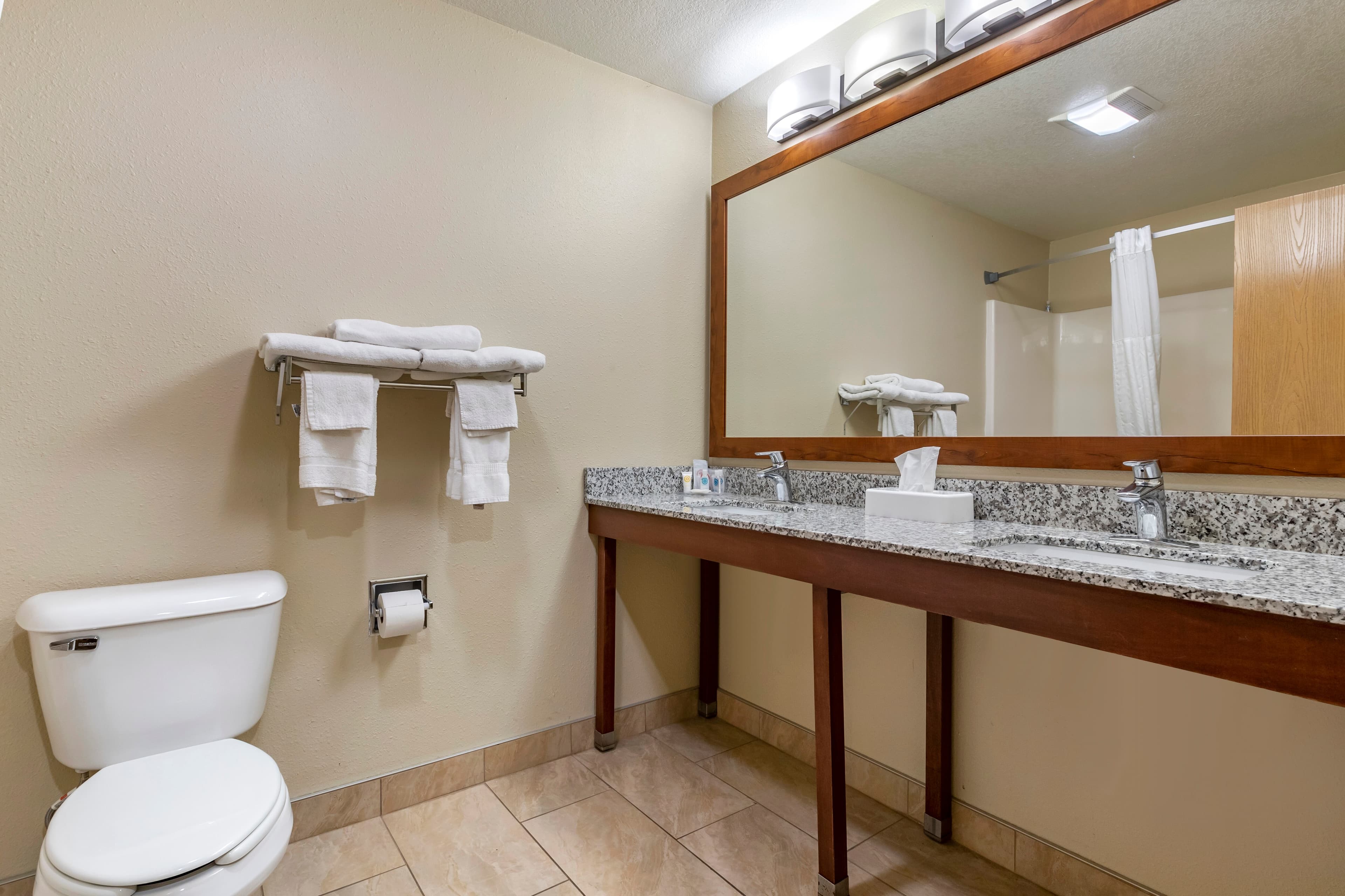 Comfort Inn & Suites Cedar Rapids North - Collins Road — 36
