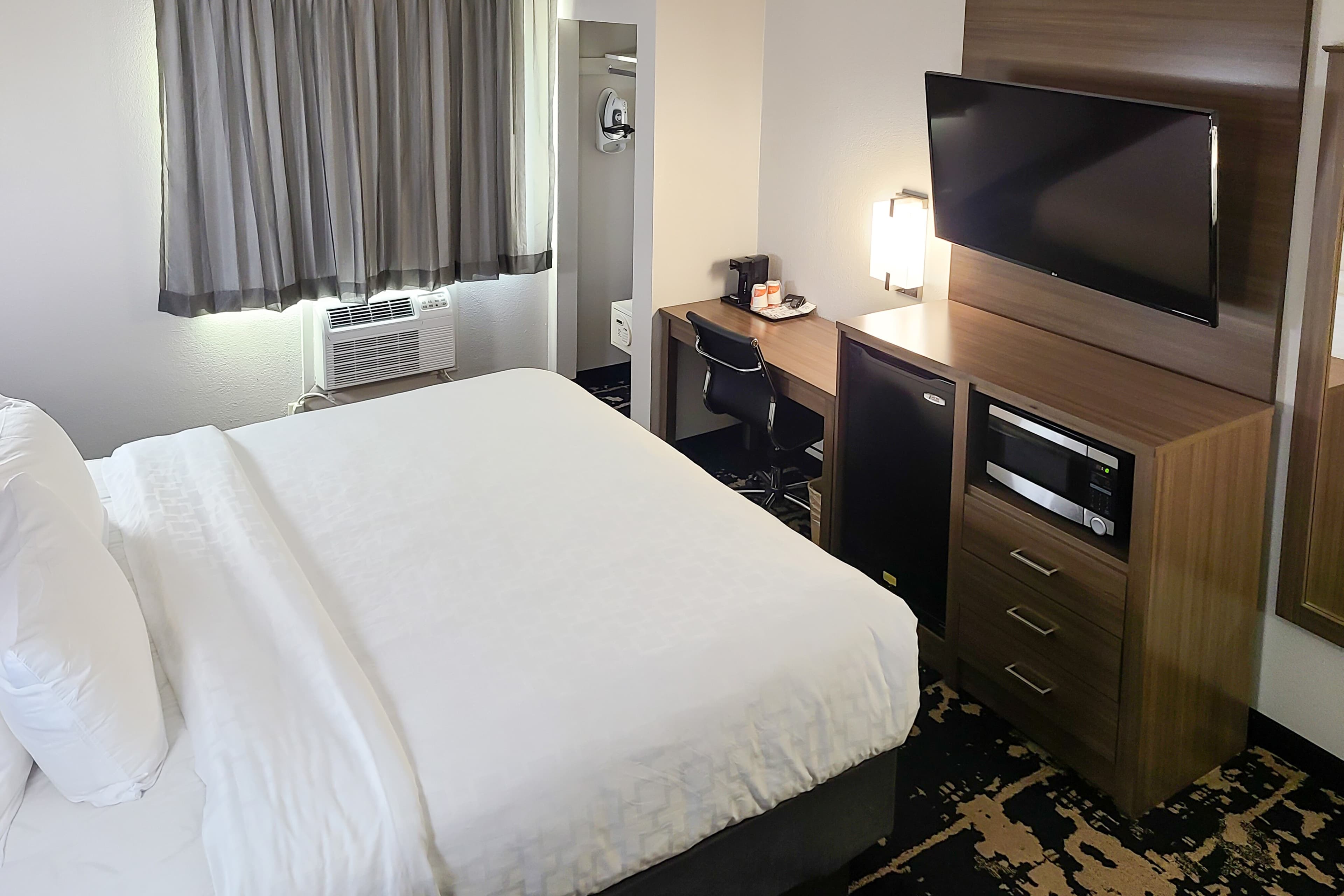 Clarion Pointe Bettendorf - Quad Cities — 10