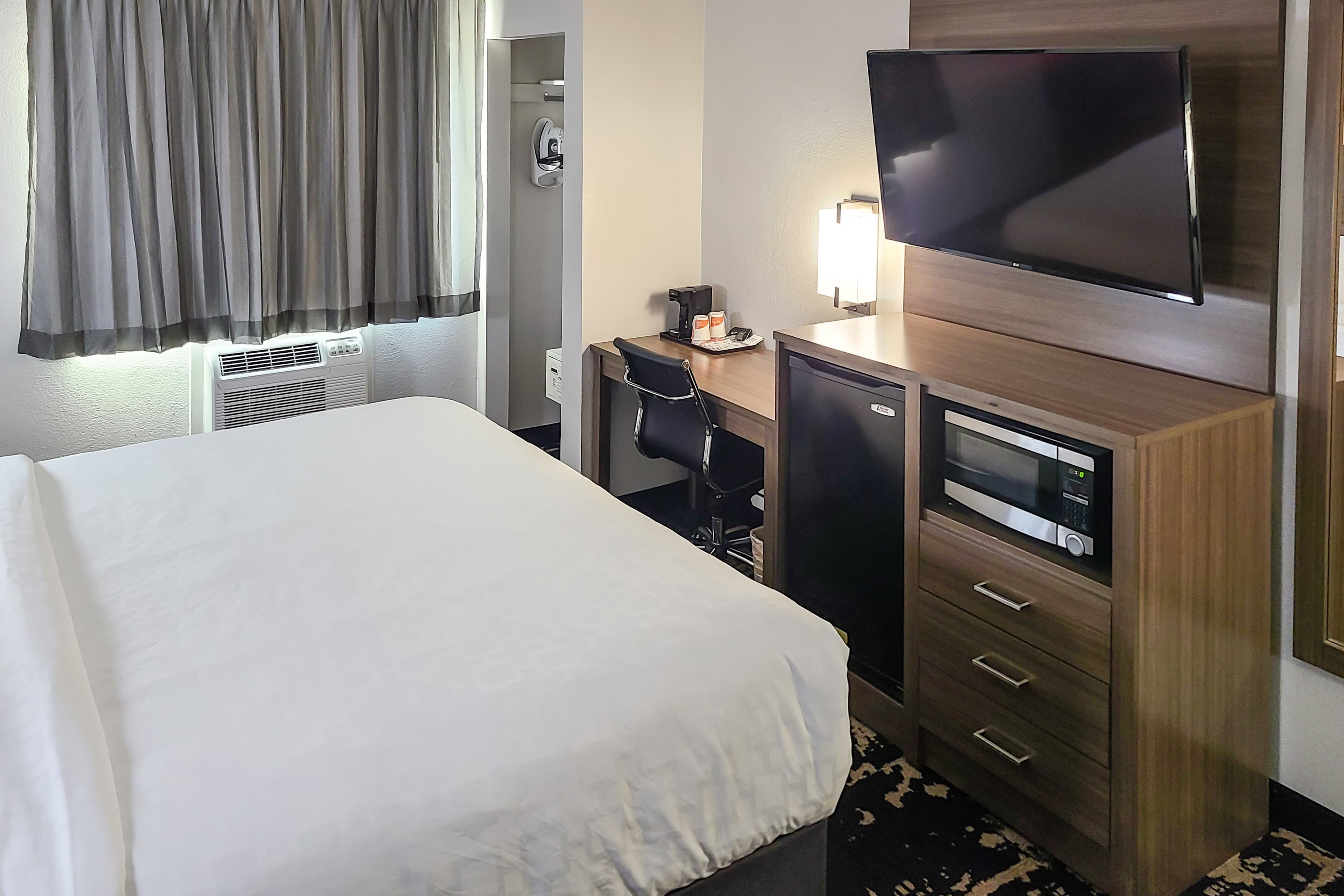 Clarion Pointe Bettendorf - Quad Cities — 11