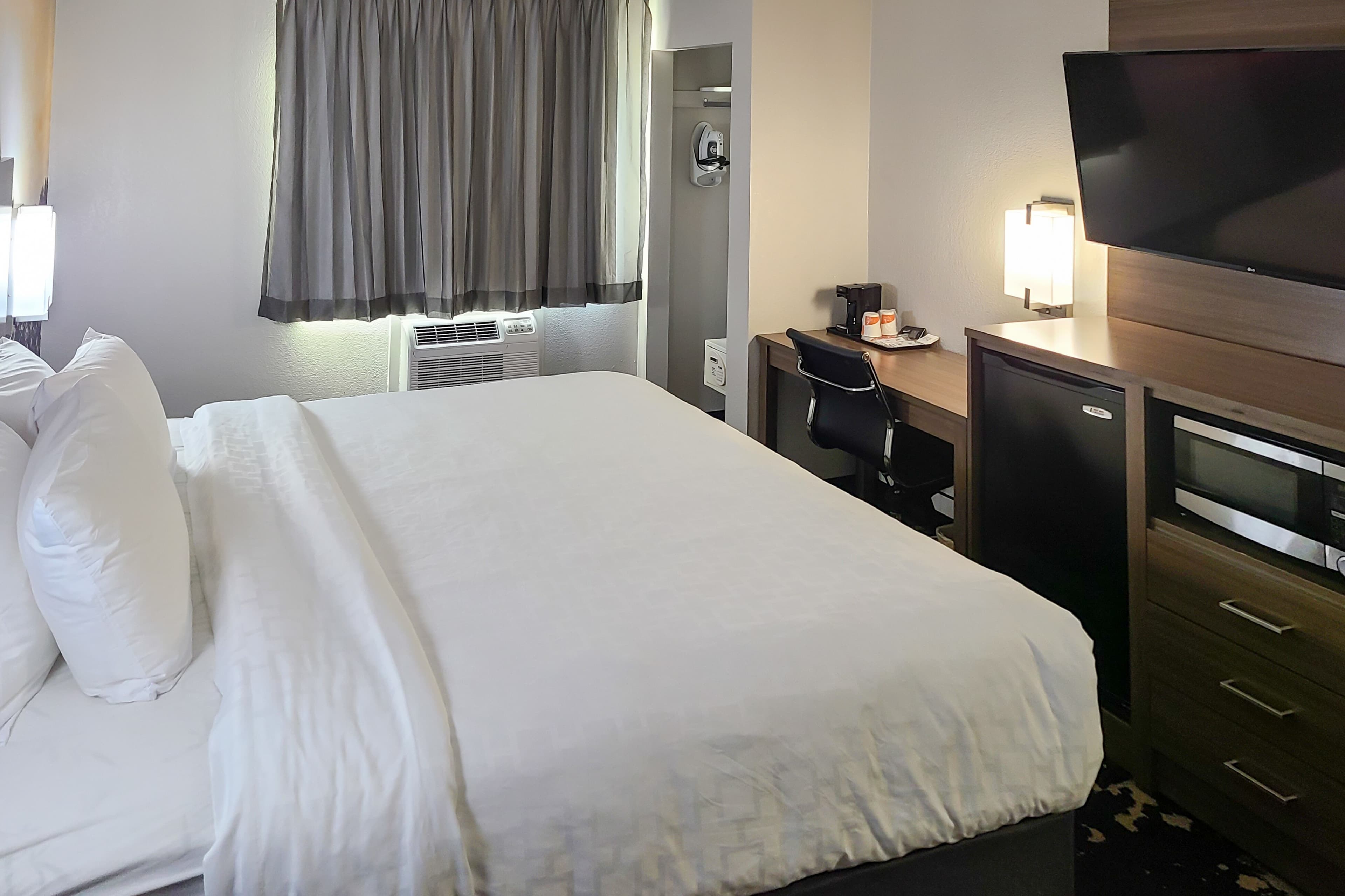 Clarion Pointe Bettendorf - Quad Cities — 6
