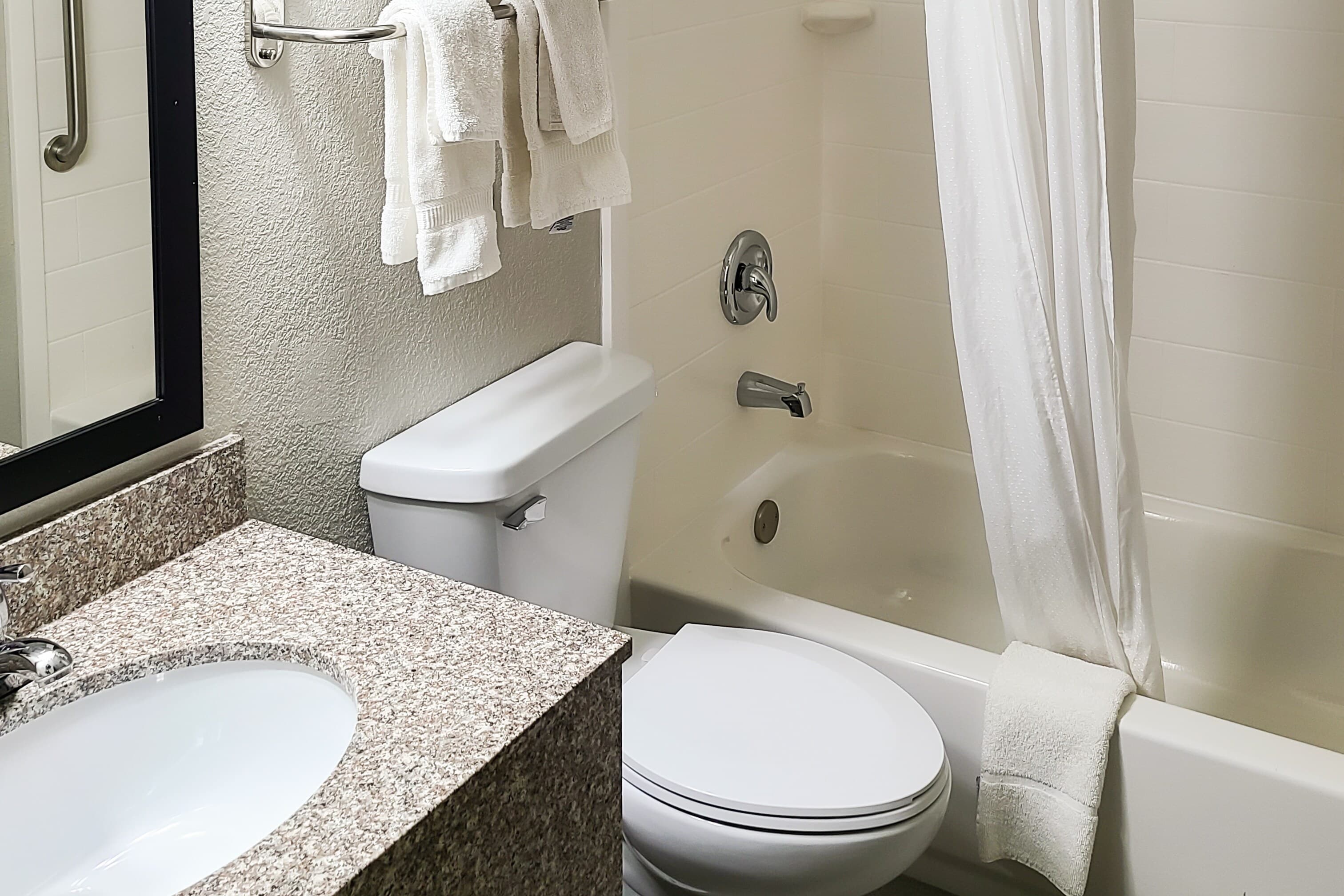 Clarion Pointe Bettendorf - Quad Cities — 12