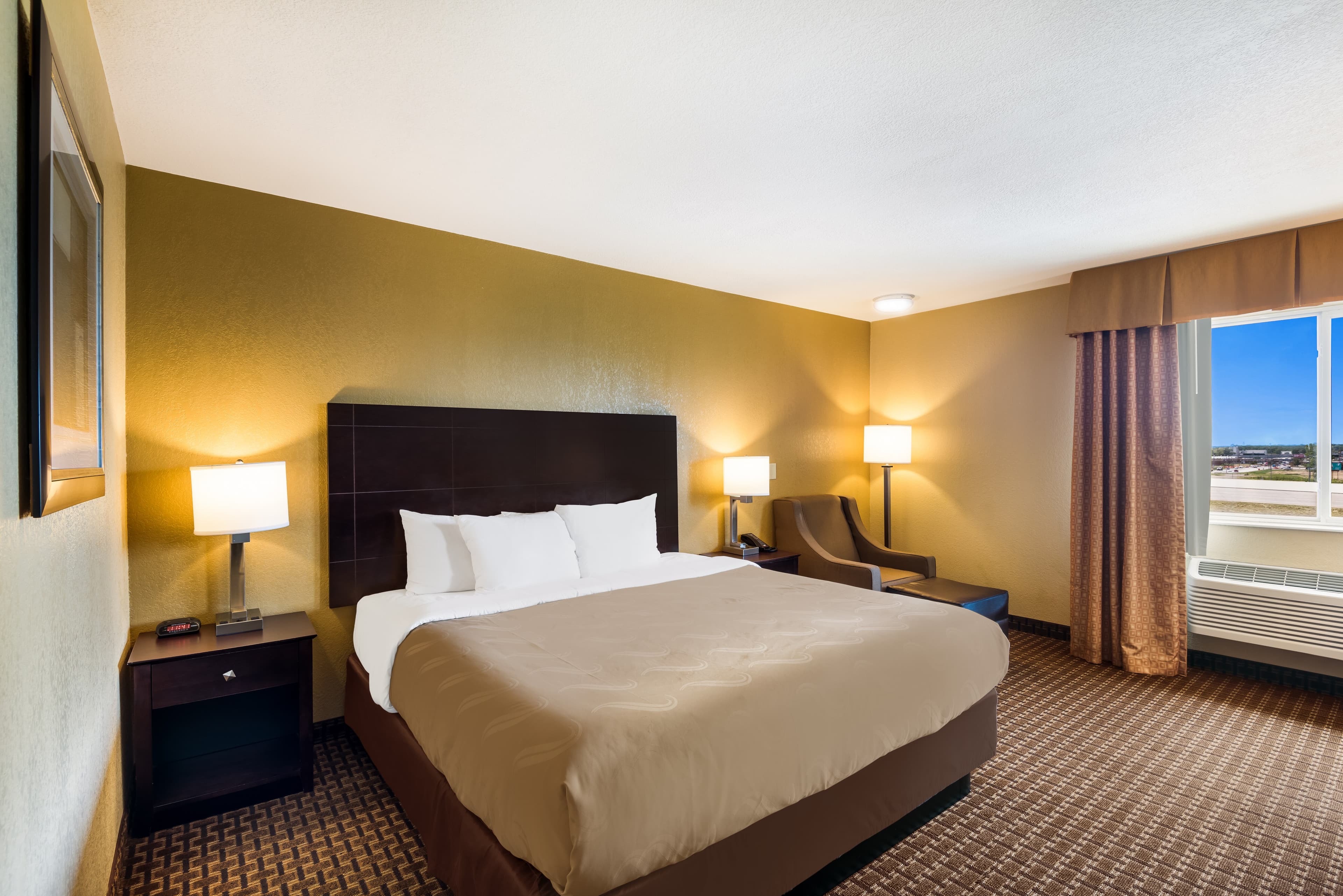 Quality Inn Des Moines North - Image 3