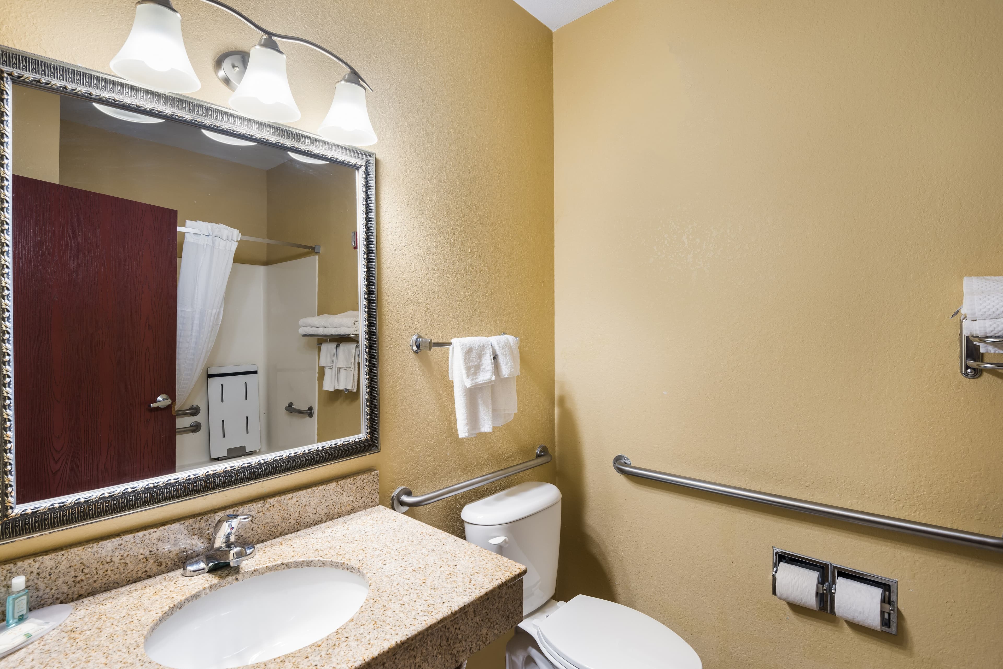 Quality Inn Des Moines North - Image 2