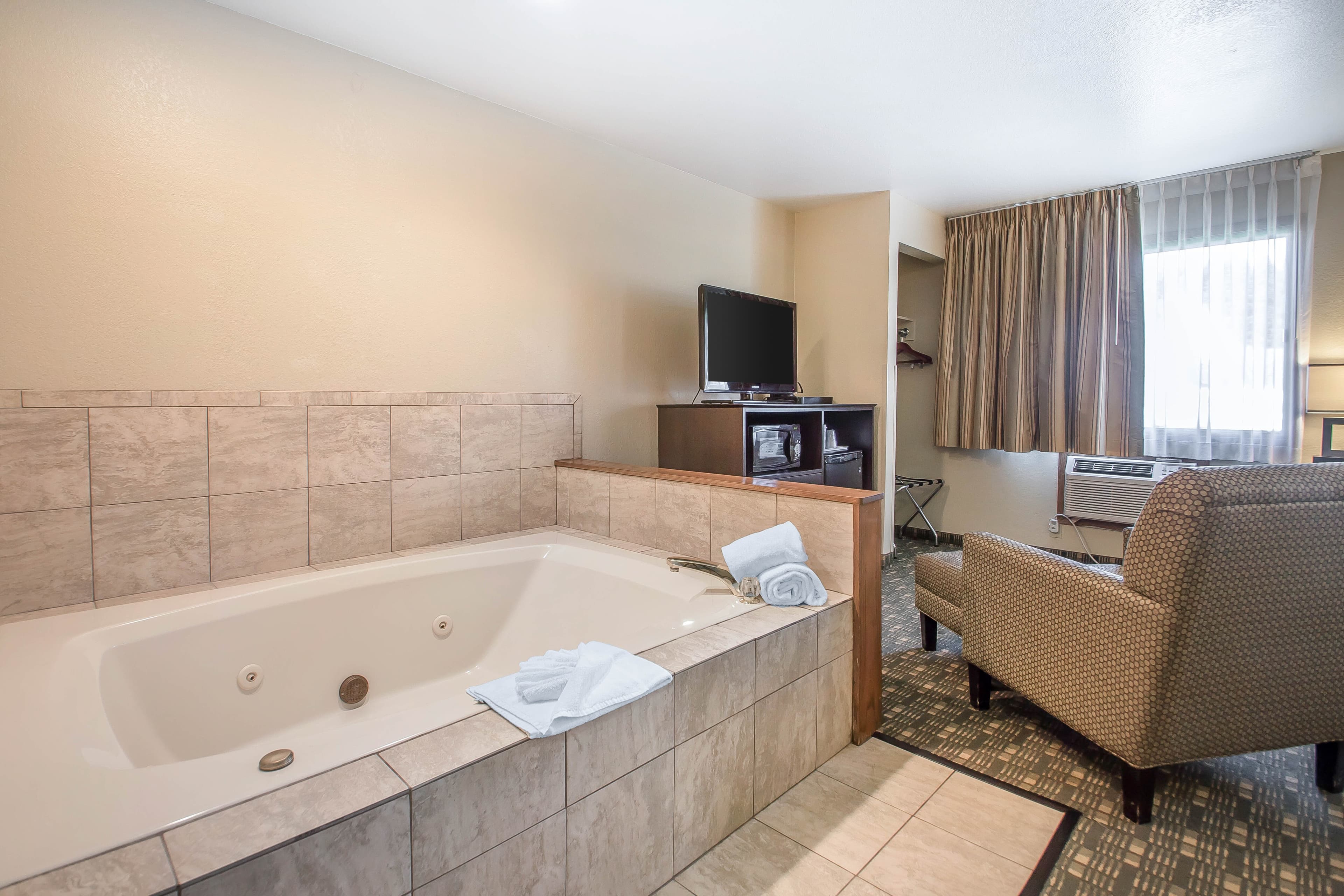 Quality Inn & Suites Decorah — 11