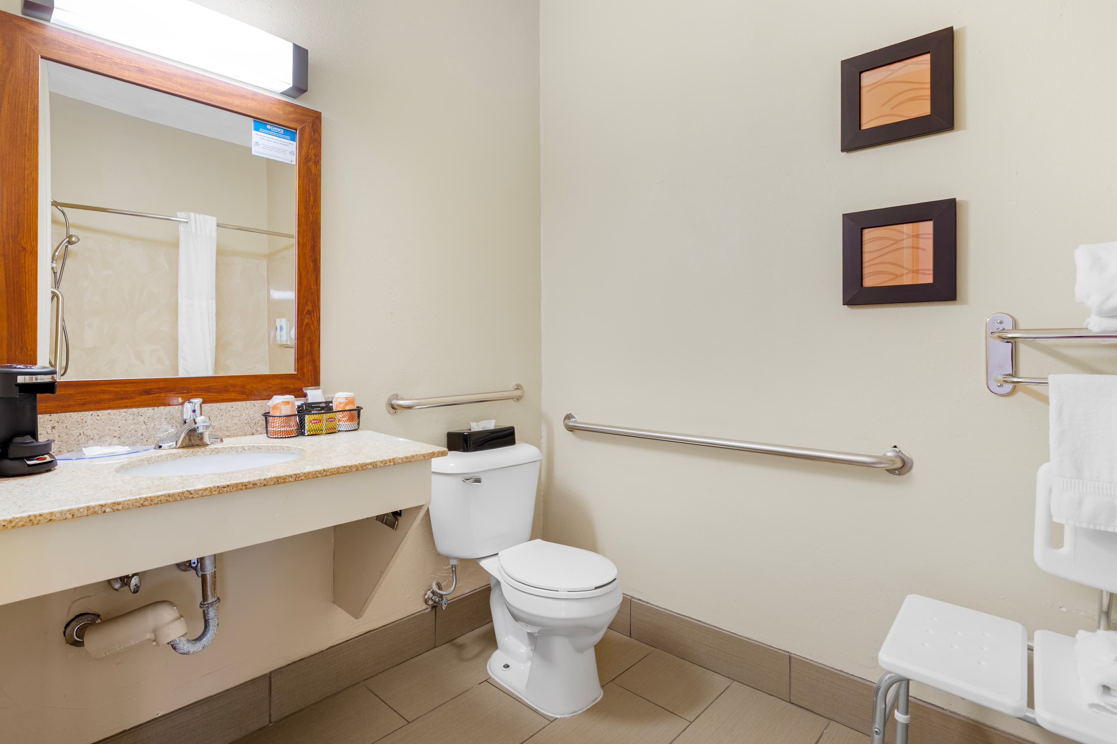 Comfort Inn & Suites Waterloo - Cedar Falls — 9