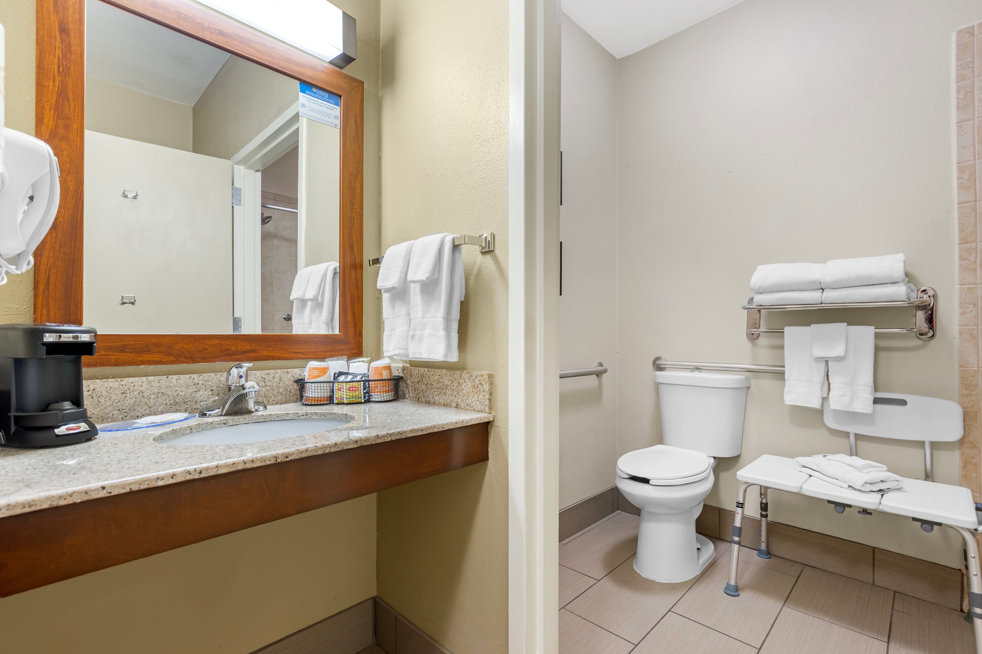 Comfort Inn & Suites Waterloo - Cedar Falls - Image 5