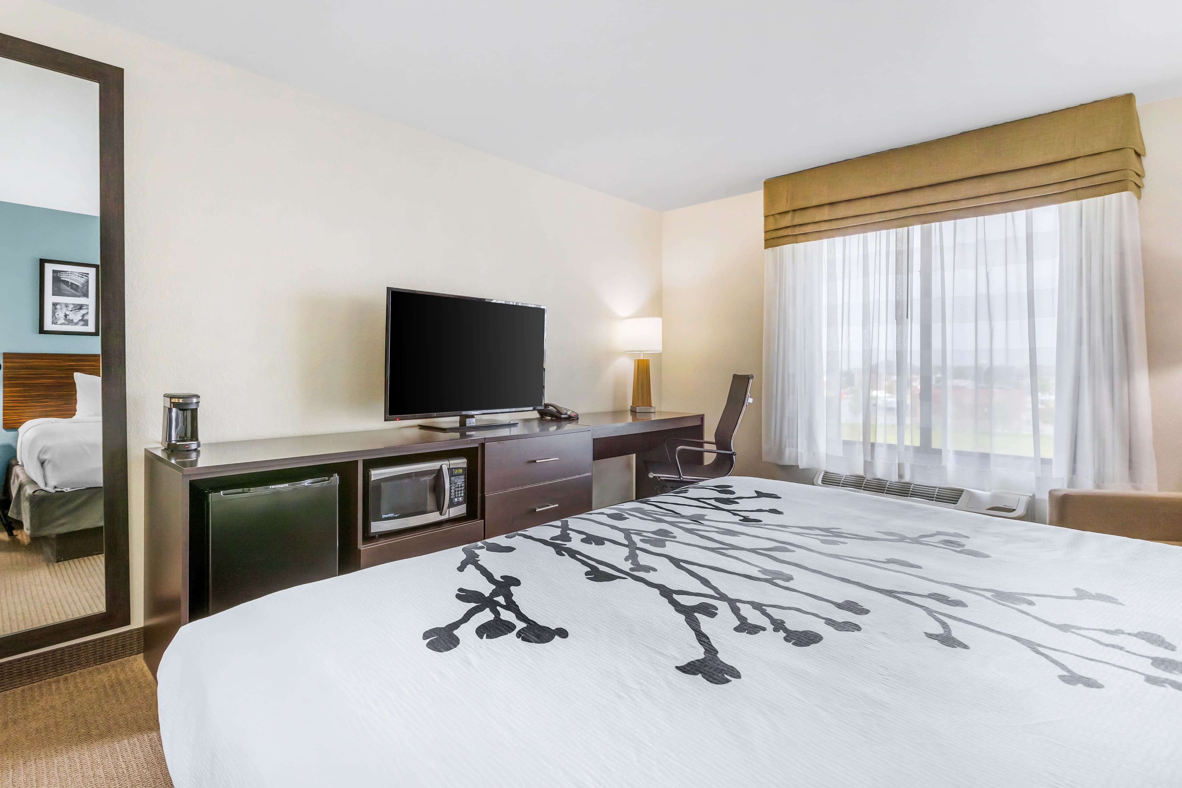 Sleep Inn & Suites Ames near ISU Campus - Image 5