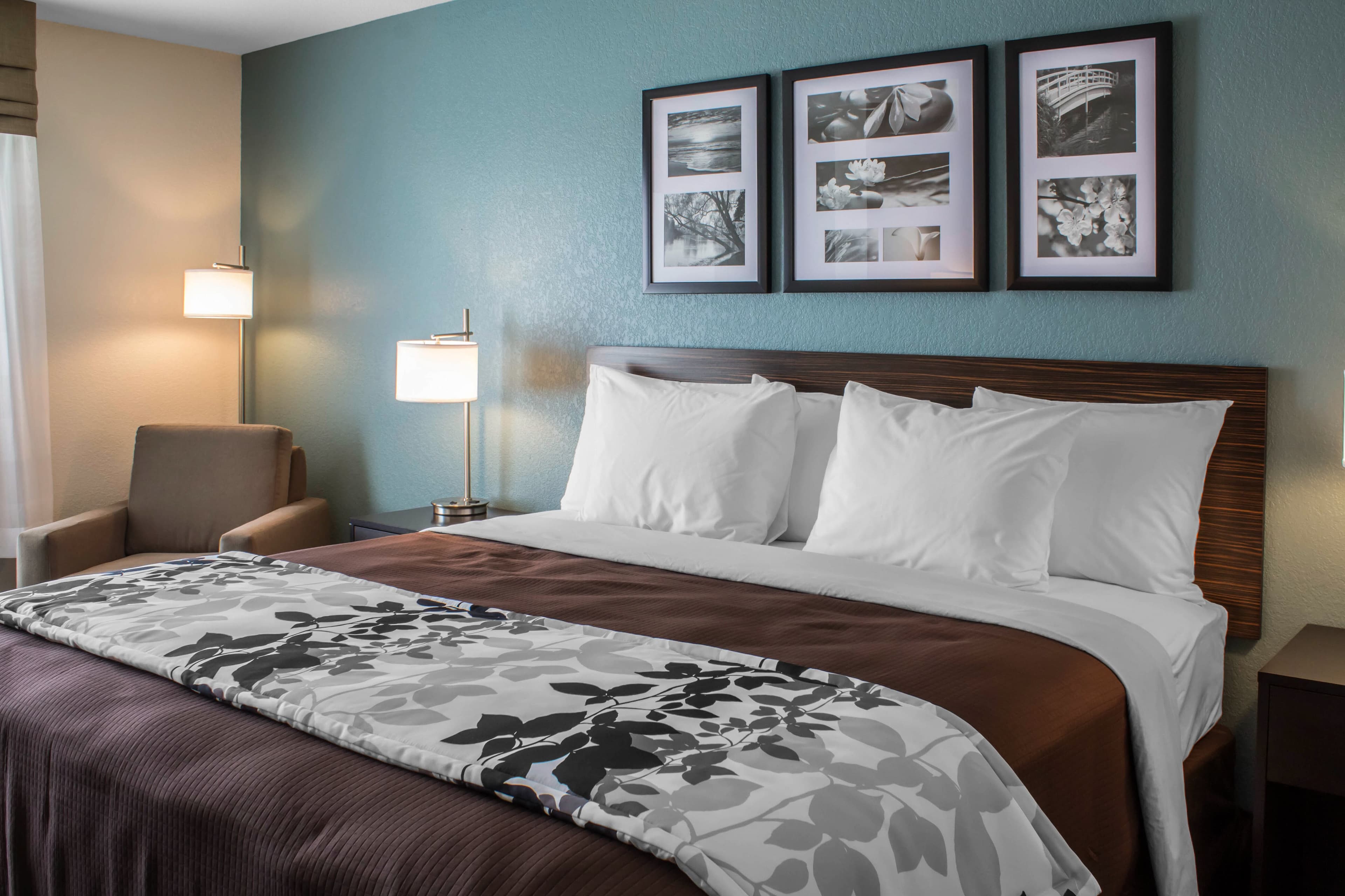 Sleep Inn & Suites Fort Dodge - Image 3