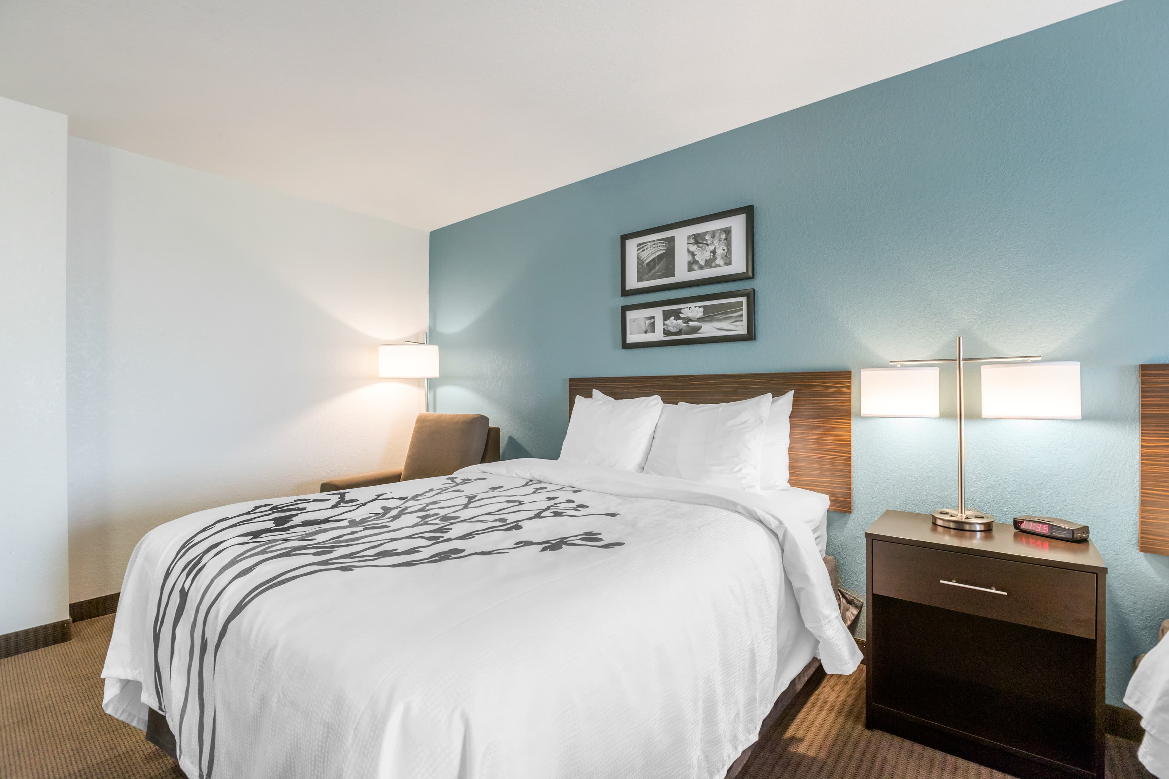 Sleep Inn & Suites West Des Moines near Jordan Creek — 8